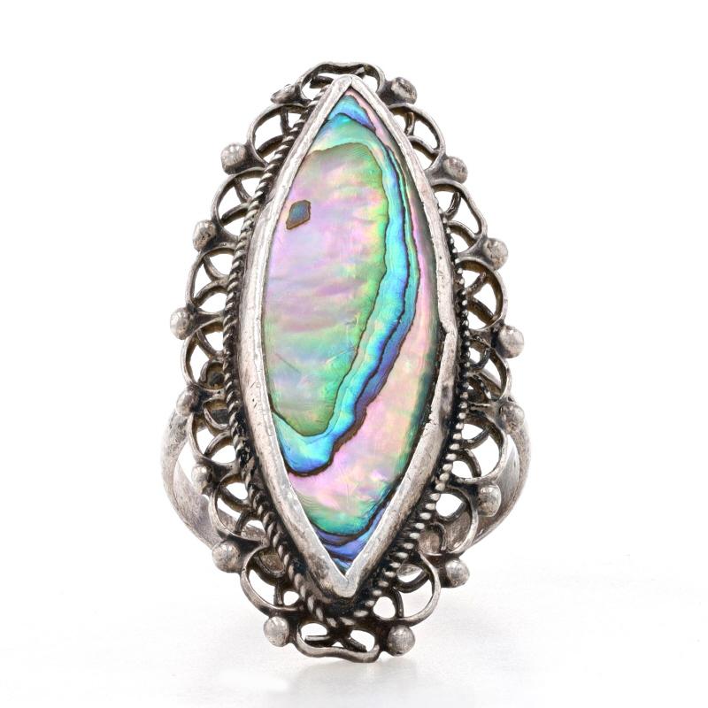 Größe: 6 1/4

Metallgehalt: 925 Sterling Silber

Informationen zu Stein

Natürliche Abalone

Stil: Cocktail Solitaire
Merkmale: Filigrane Spitzenverzierung mit geteilten Schultern und seilartigem Rand

Messungen

Höhe der Vorderseite (von Norden