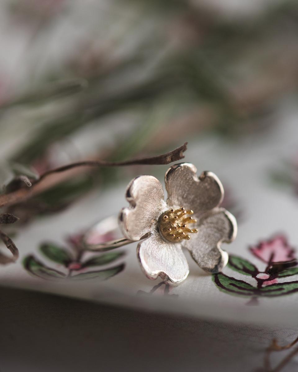 Sterling and 18K Dogwood Promise ring In New Condition For Sale In New York, NY