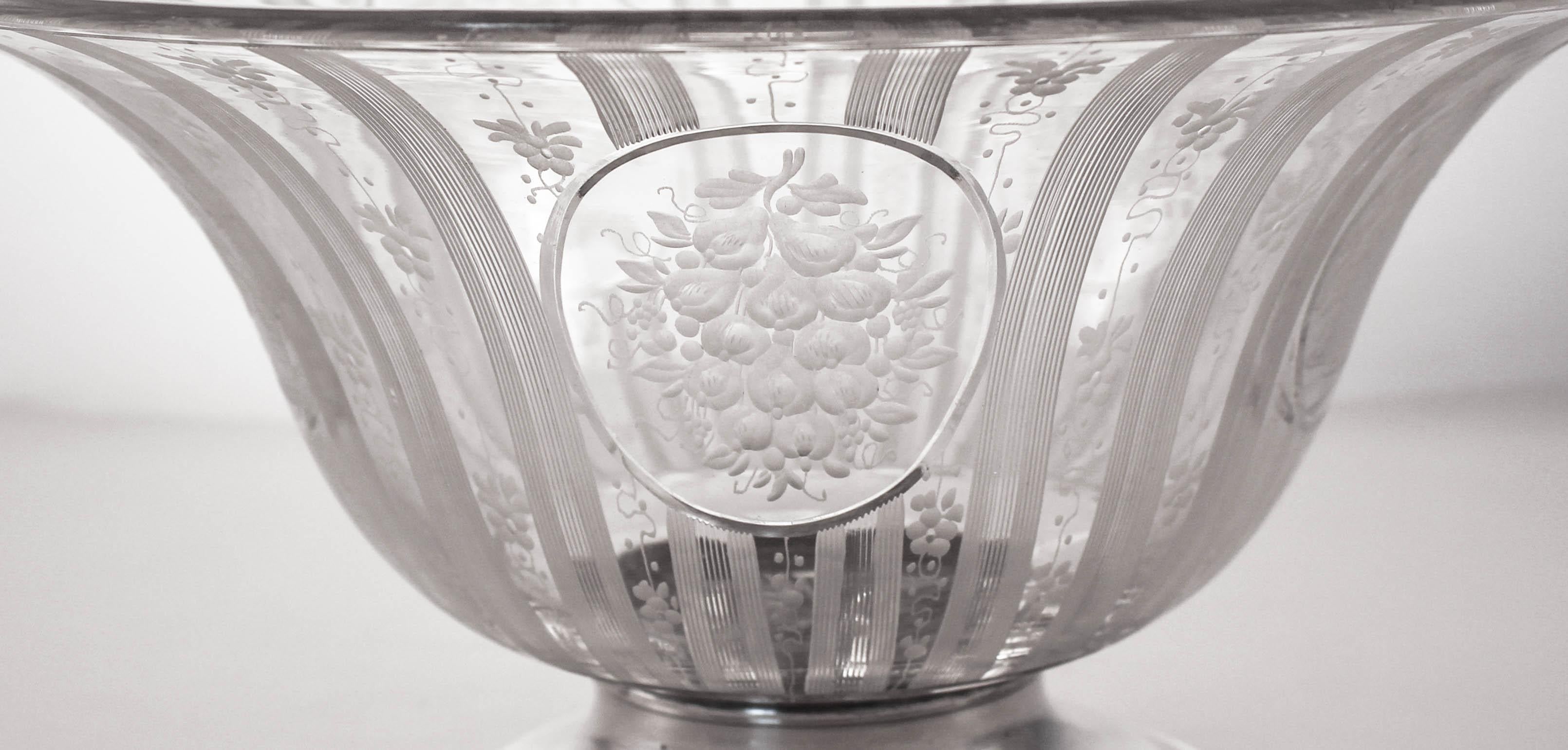 We are delighted to offer this sterling silver and crystal centerpiece bowl. It dates back to the early 20th century and has survived in mint condition. It features five acid-etched floral bouquets around the bowl. In between these there is