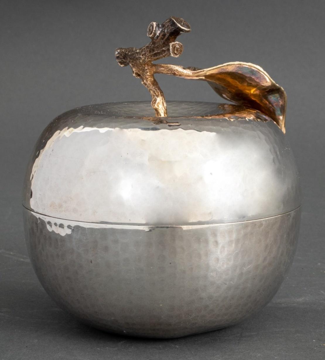 Sterling and Parcel Gilt Silver Apple Form Box In Good Condition For Sale In New York, NY