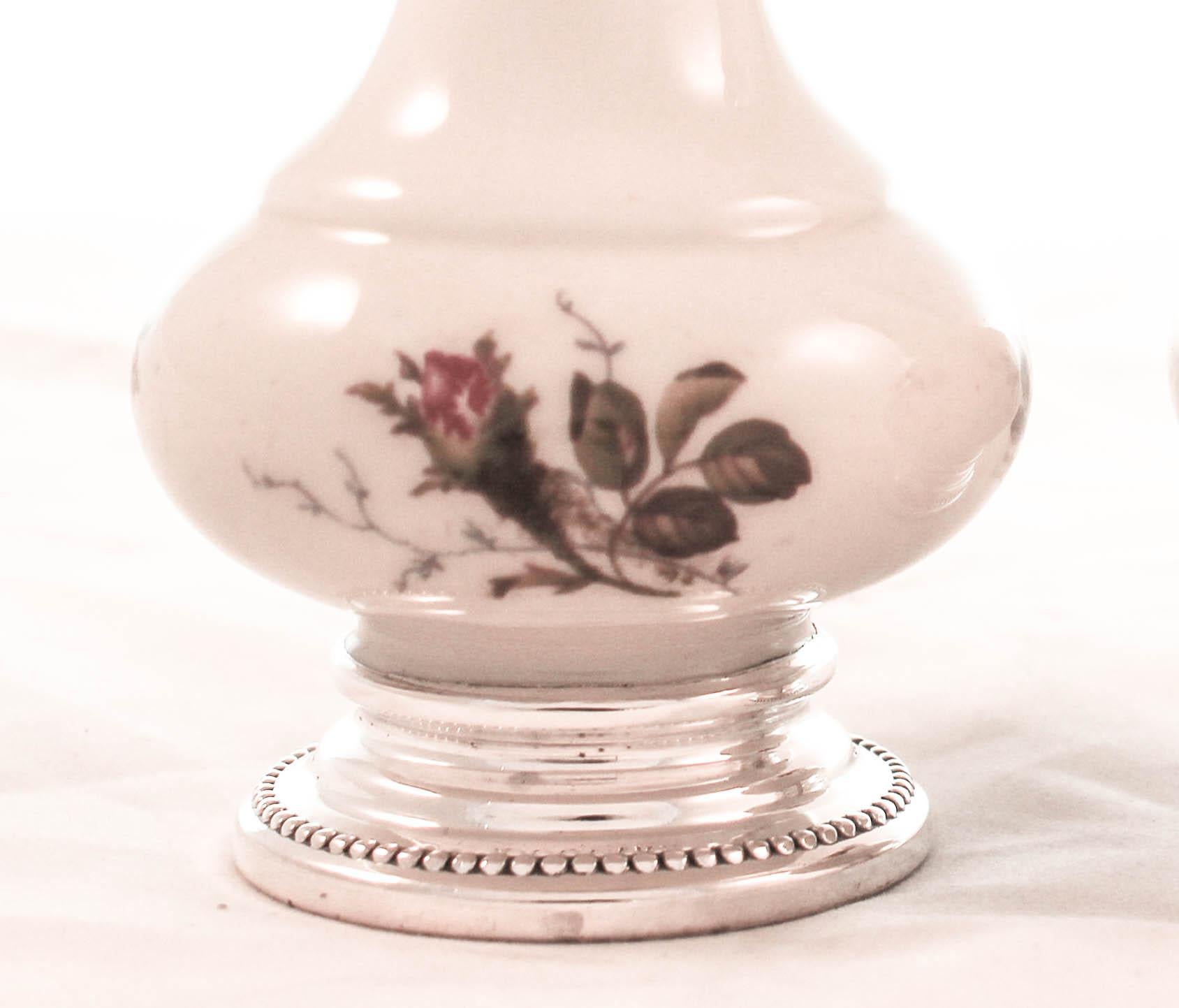 Sterling and Porcelain Salt Shakers In Excellent Condition For Sale In Brooklyn, NY