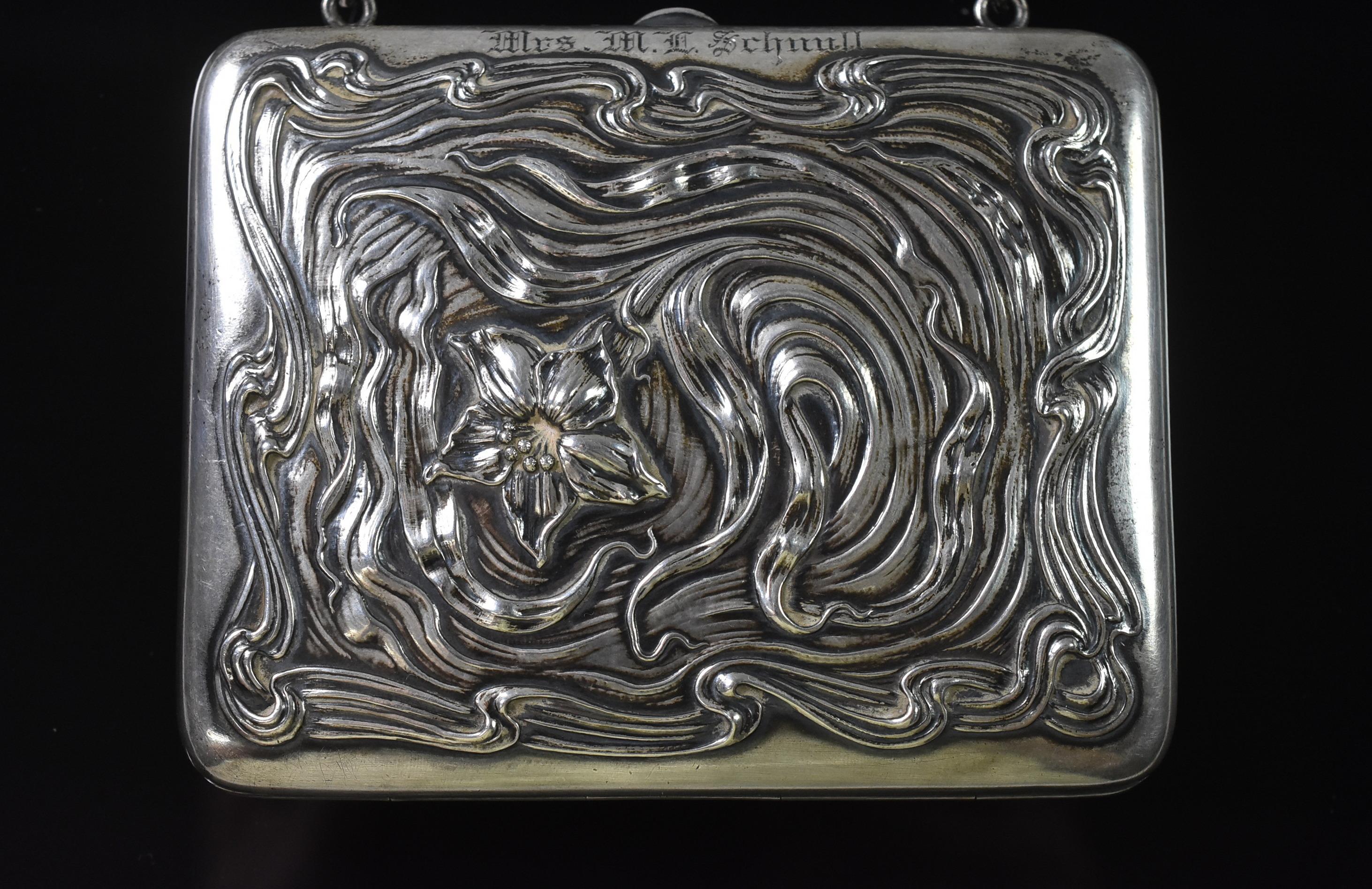 Art Nouveau Portafoglio e portasigarette in stile liberty in argento in vendita