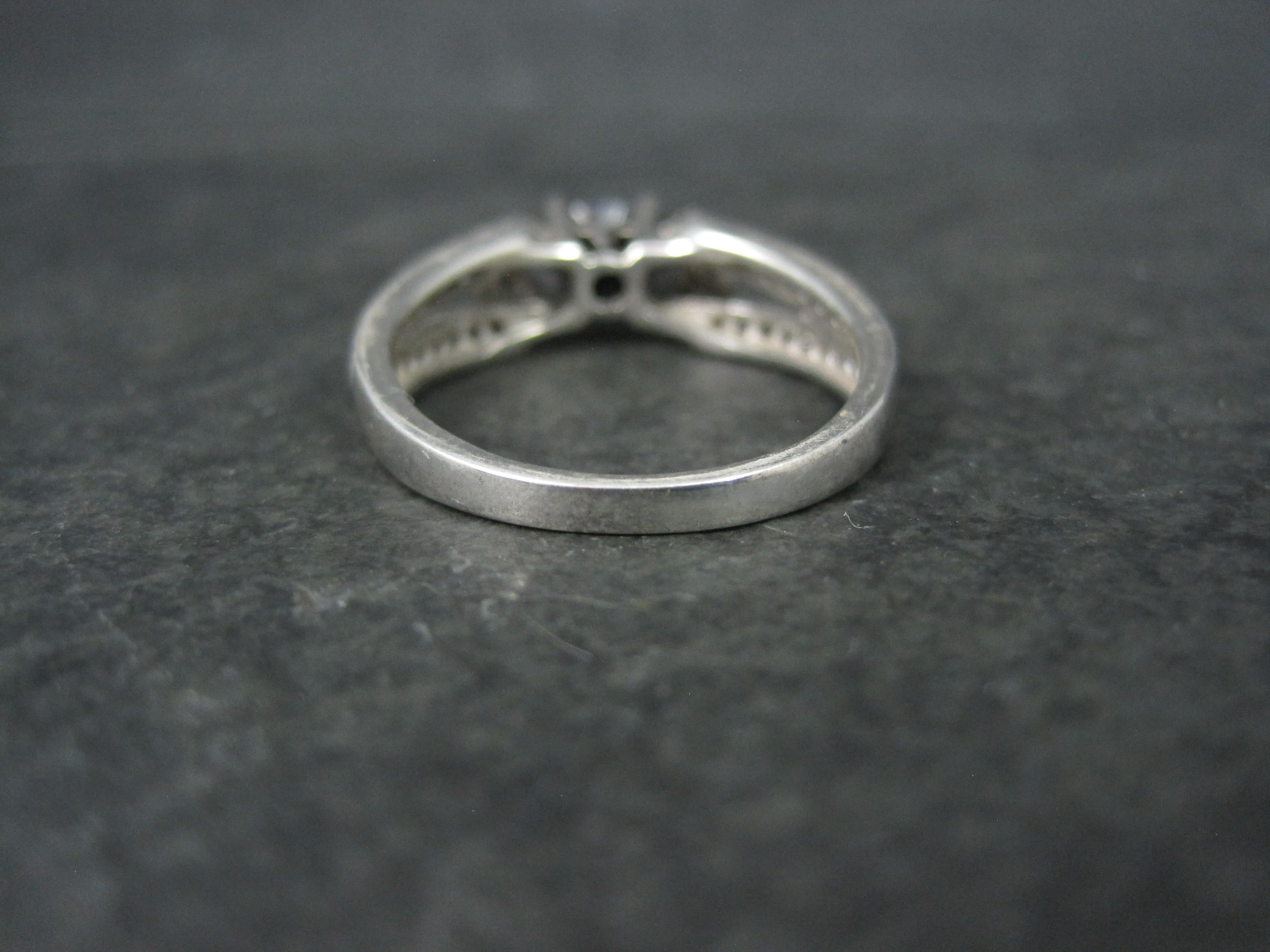 Verlobungsring aus Sterling mit schwarzem und weißem Diamant, Größe 8 im Zustand „Hervorragend“ im Angebot in Webster, SD
