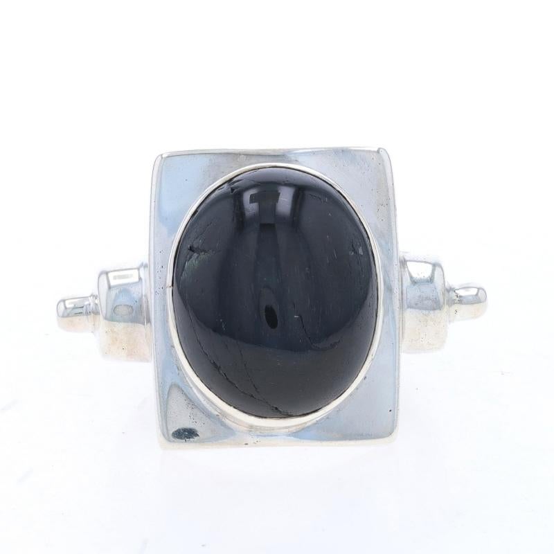Dimensione: 8
Costo della taglia: Up & Up 2 taglie per $20 o Down 1 taglia per $20

Contenuto del metallo: Argento Sterling

Informazioni su A. Stone

Zaffiro a stella Nature
Taglio: Cabochon ovale
Colore: nero

Stile: Solitario da cocktail
Tema: