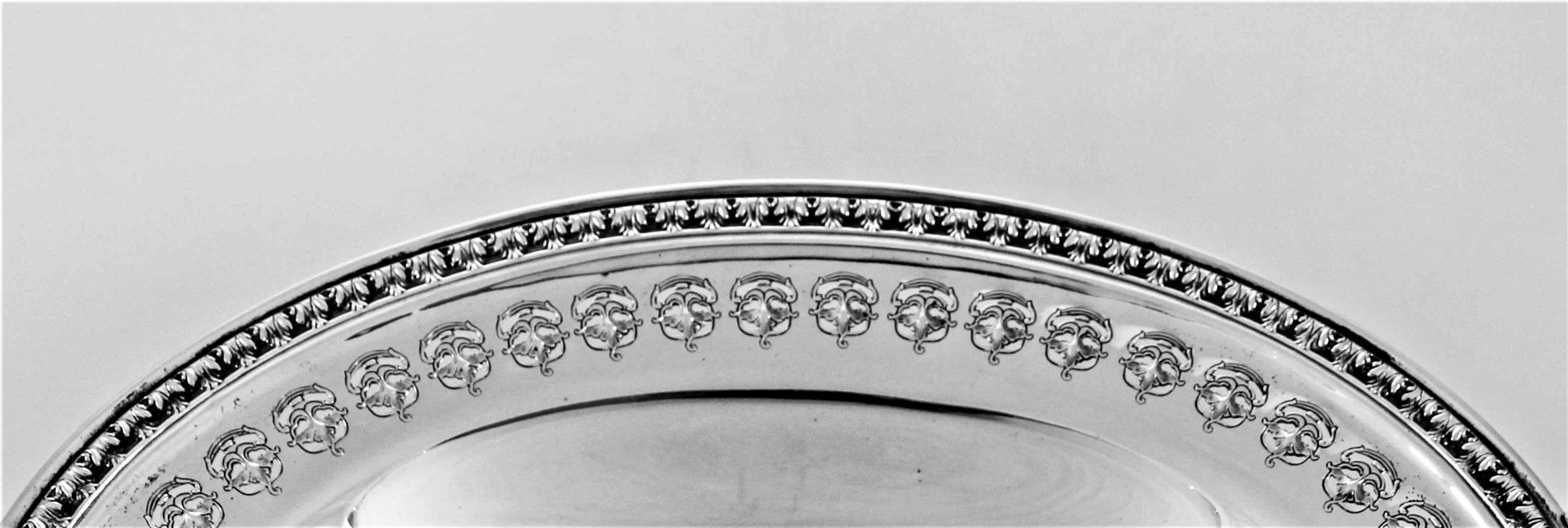 Proudly offering this sterling silver bowl made by William Durgin Silver Company. It has oval-shaped handles on each end and stands on a centre pedestal (not weighted). Along the base and bowl rim a decorative pattern goes around the entire