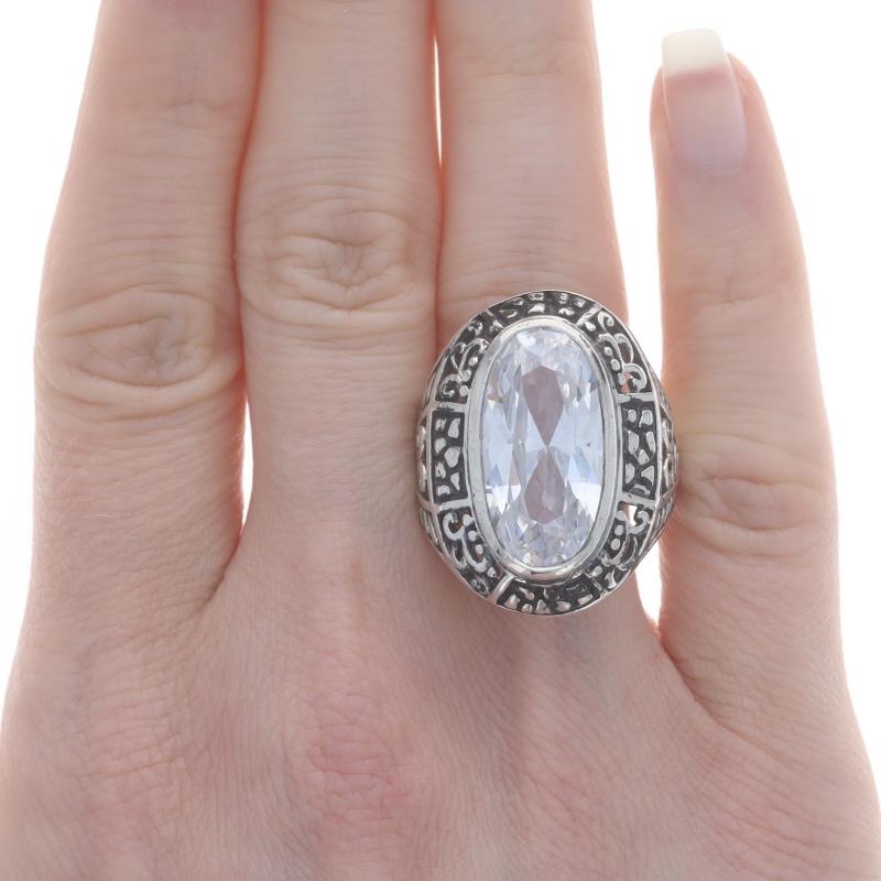 Sterling Cubic Zirkonia Cocktail Solitär-Ring - 925 Oval 13,60ct Schnörkelarbeit im Zustand „Hervorragend“ im Angebot in Greensboro, NC