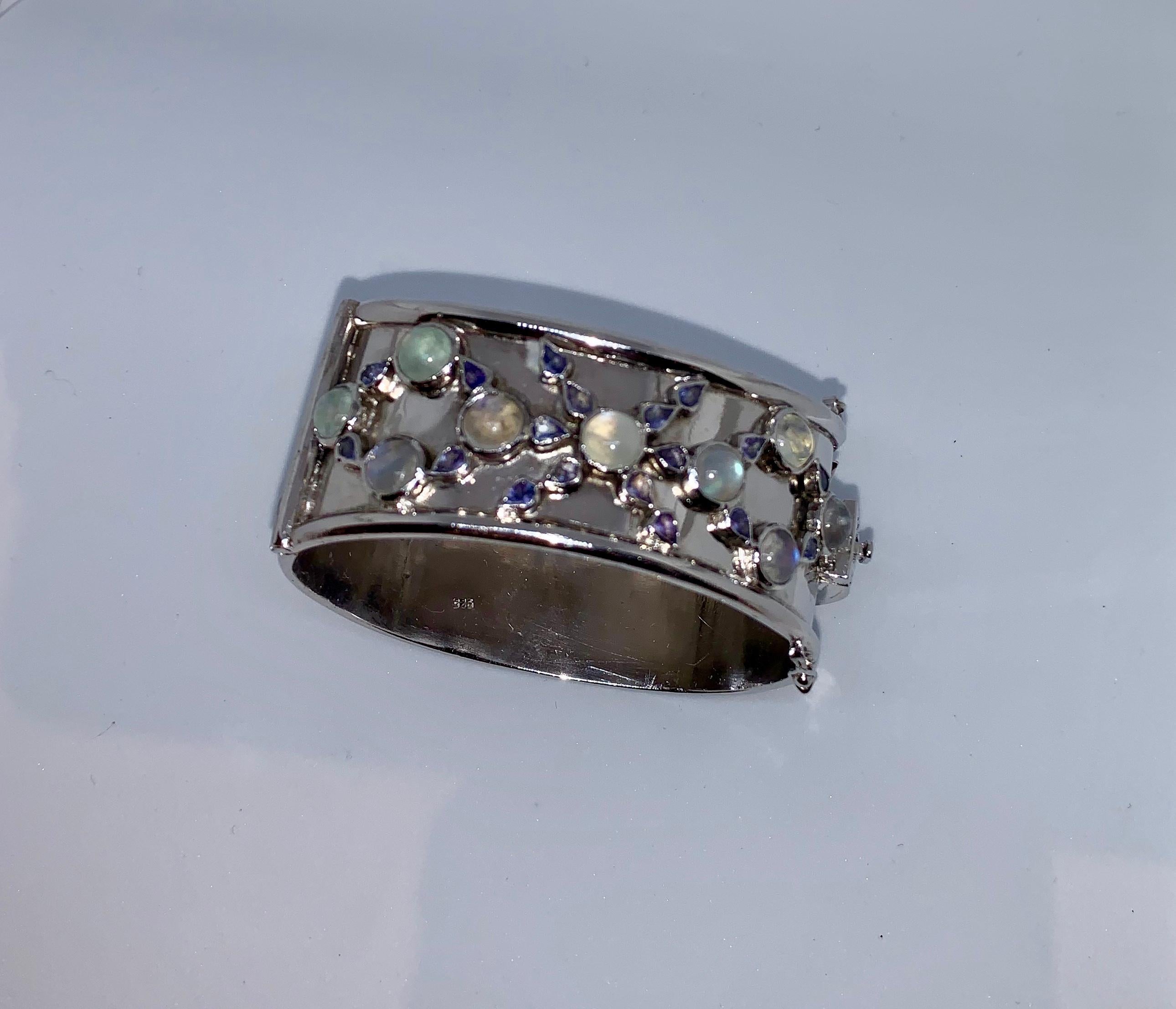  Bracelet de manchette en argent sterling avec fermoir en pierre de lune arc-en-ciel, tanzanite et rubis en vente 1