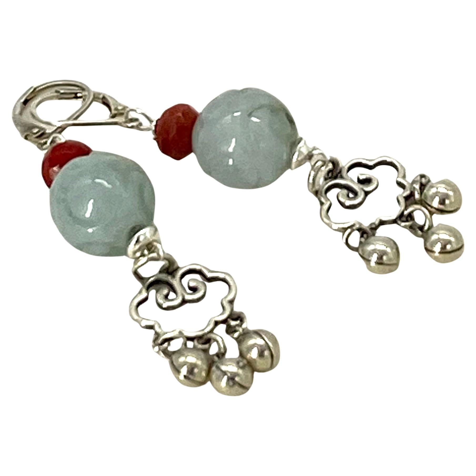 Barocco Orecchini pendenti in argento con giadeite naturale e corallo in vendita