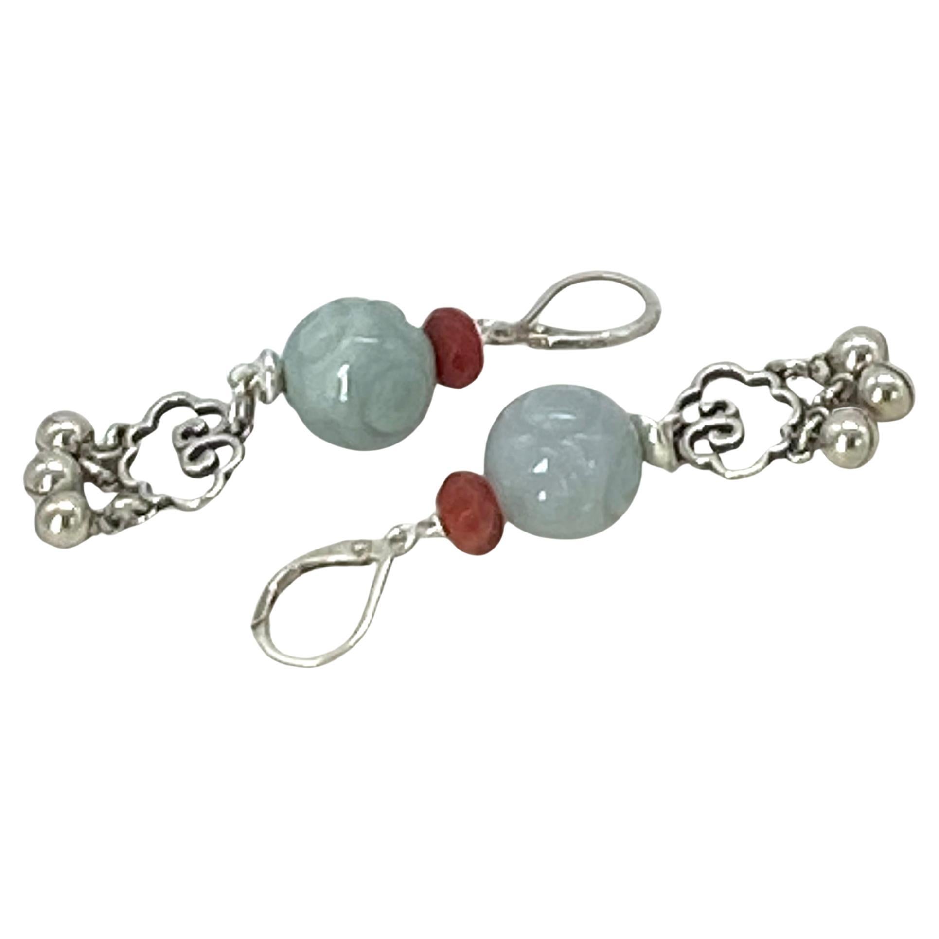 Perlina Orecchini pendenti in argento con giadeite naturale e corallo in vendita