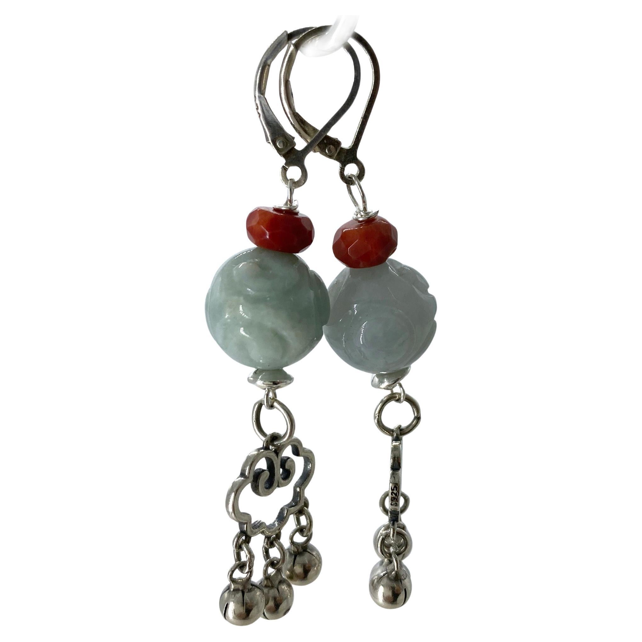 Orecchini pendenti in argento con giadeite naturale e corallo in vendita 2