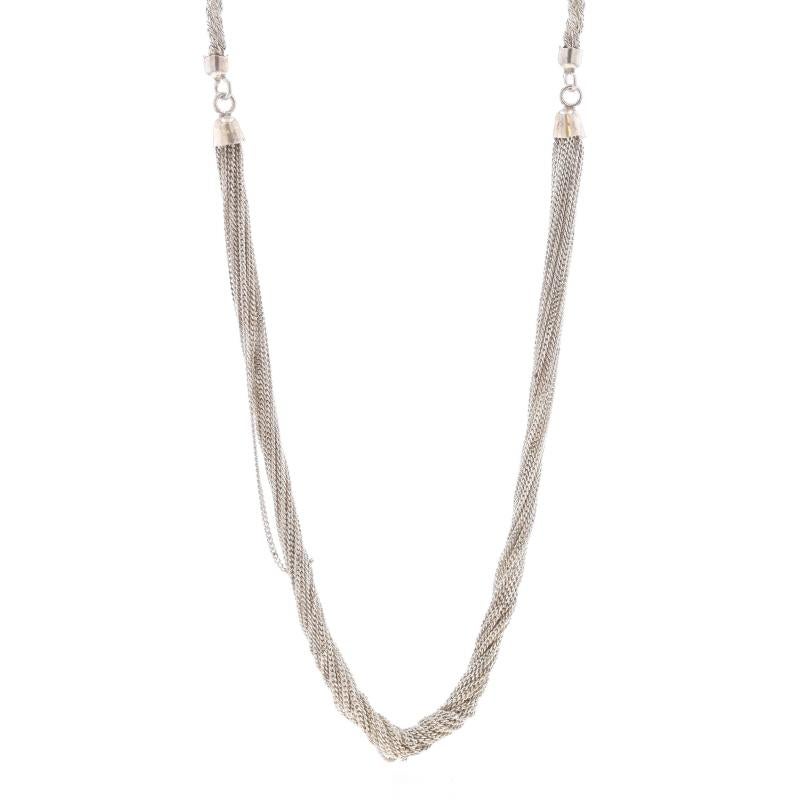 Contenuto del metallo: Argento Sterling

Stile della catena: Taglio a diamante e coda di volpe attorcigliata
Stile della collana: Catena a più fili
Tipo di chiusura: Chiusura a moschettone

Misure

Lunghezza: 24 1/4