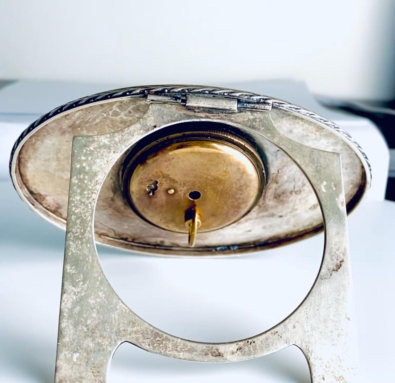 Horloge de bureau en argent sterling et émail de Bailey, Banks & Biddle (vers 1930) Unisexe en vente