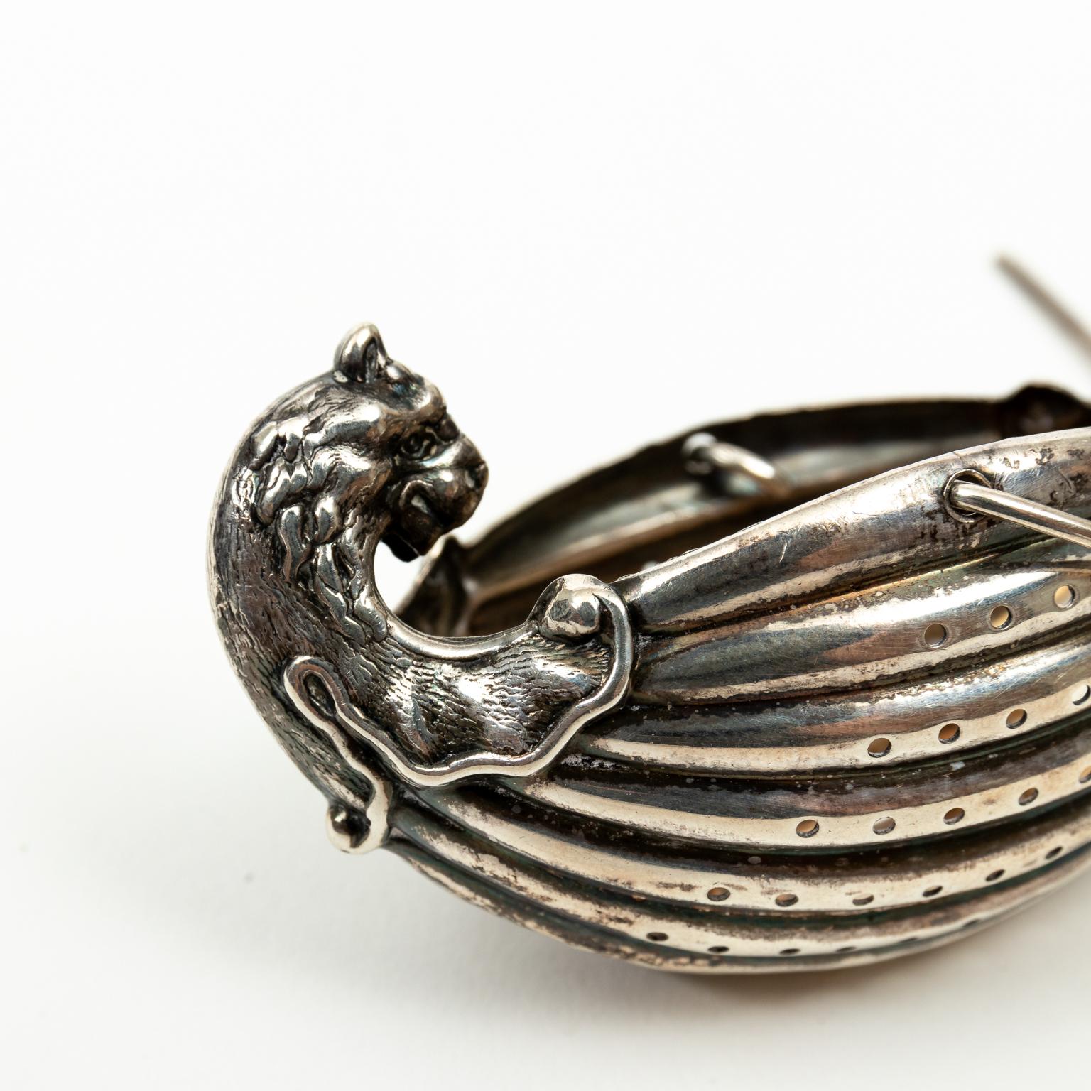 Circa 19th century Viking ship shaped sterling tea strainer with Griffin Lion heads which was manufactured by Gorham in 1888. It has all the proper markings and weighs 0.705 TOZ. Made in the United States. Please note of wear consistent with age.