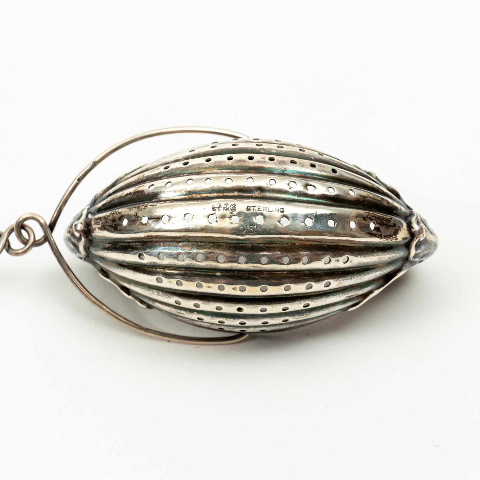 Sterling Gorham Silver Boat Shaped Tea Strainer with Griffin Lion Heads In Good Condition In Stamford, CT