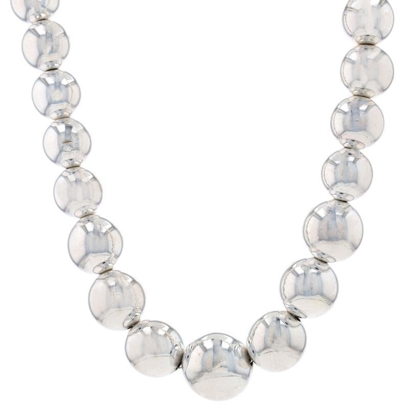 Contenuto del metallo: Argento Sterling

Stile: Filo di perline graduato
Stile della catena: Rolo
Stile della collana: Catena di perline
Tipo di chiusura: Chiusura magnetica

Misure
Lunghezza: 20 1/4