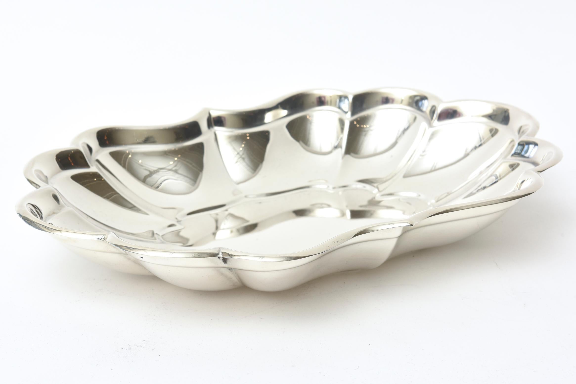 This lovely hallmarked sterling silver scalloped bowl is from the 1980s. It is perfect for serving and can be used as a bread basket. The hallmarks on the back are X958F. This is bowl is from the 1980s. For serving the inside of the bowl as it dips