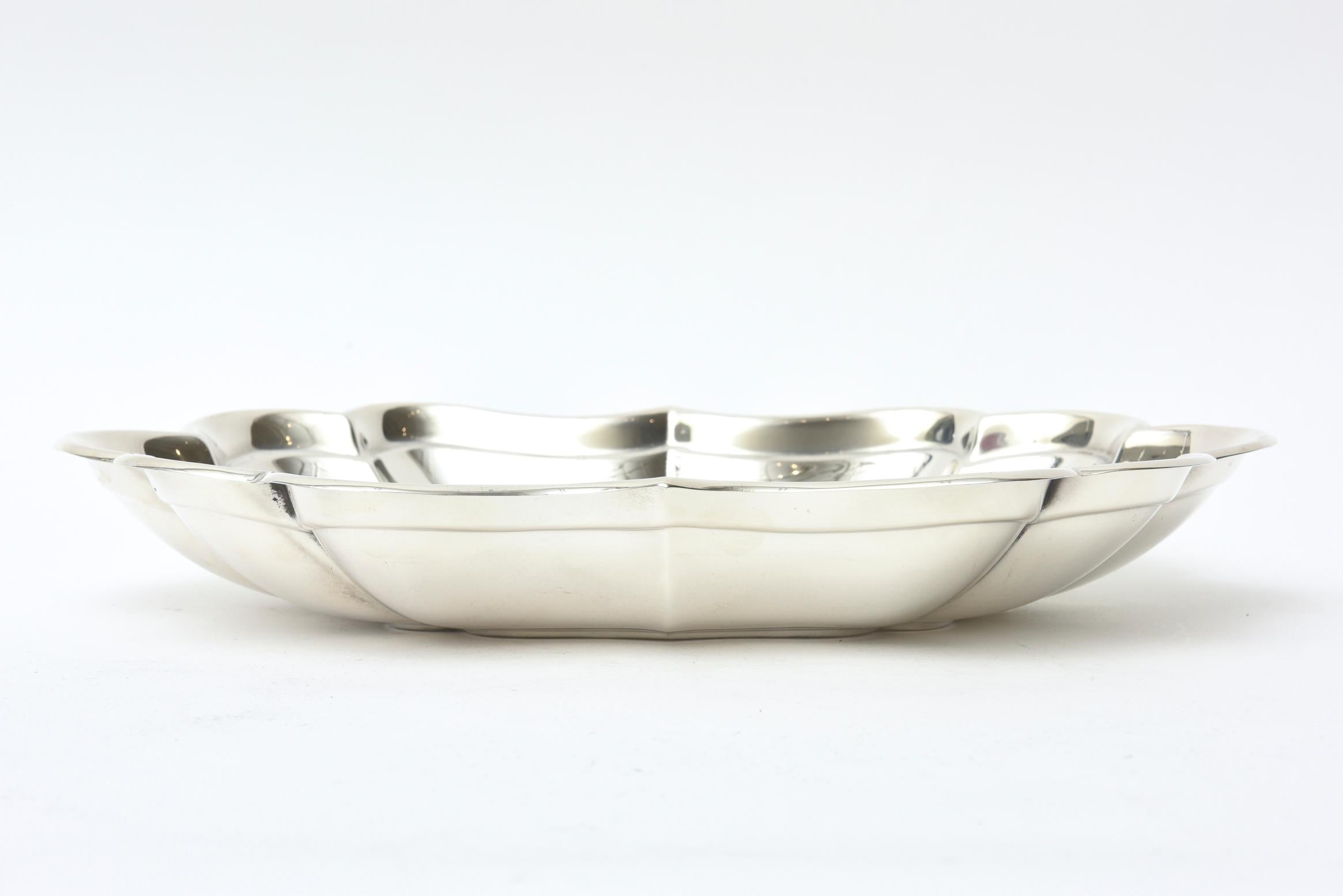 Vintage Sterling Silver Hallmarked Scalloped Bowl Or Bread Basket  In Good Condition For Sale In North Miami, FL