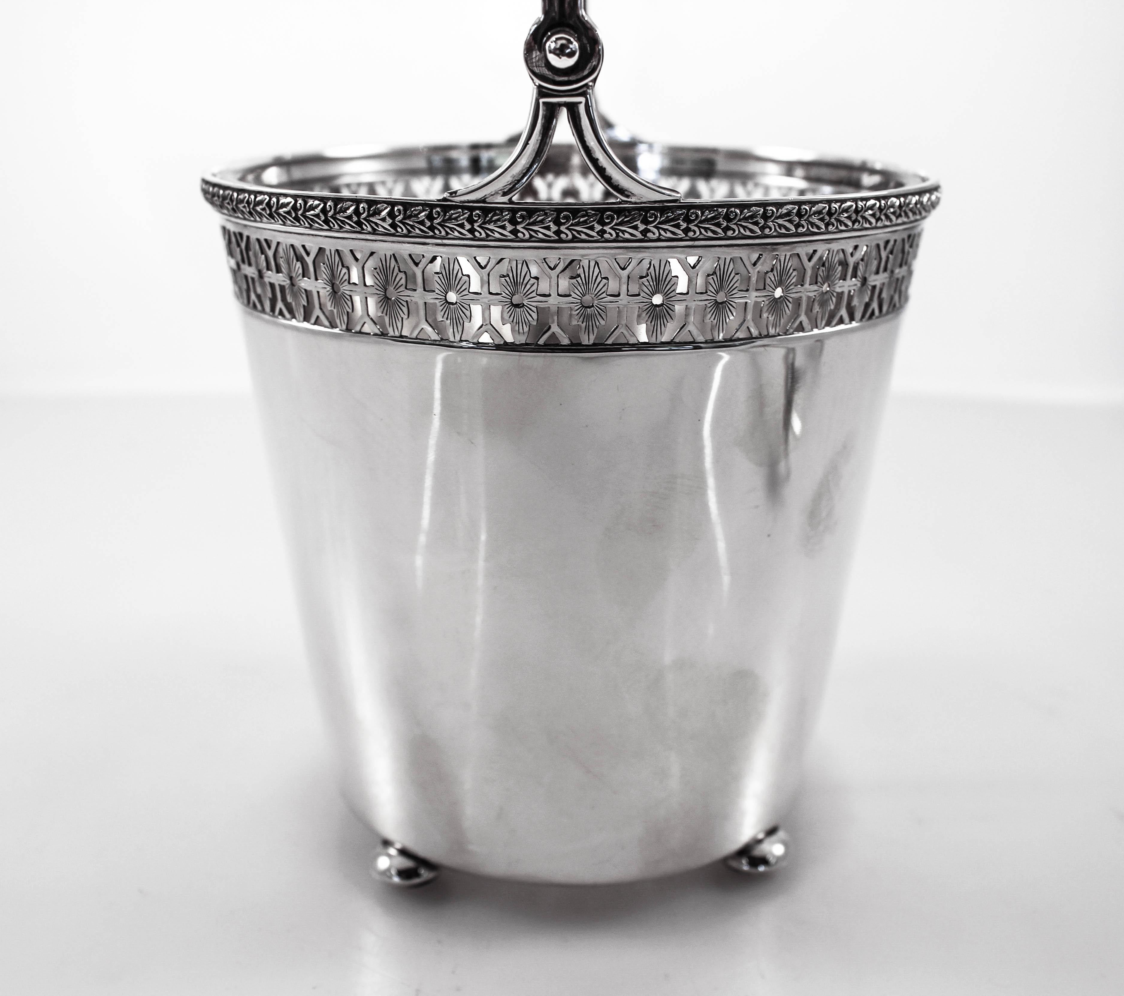 Sterling Ice Bucket and Tongs In Excellent Condition In Brooklyn, NY