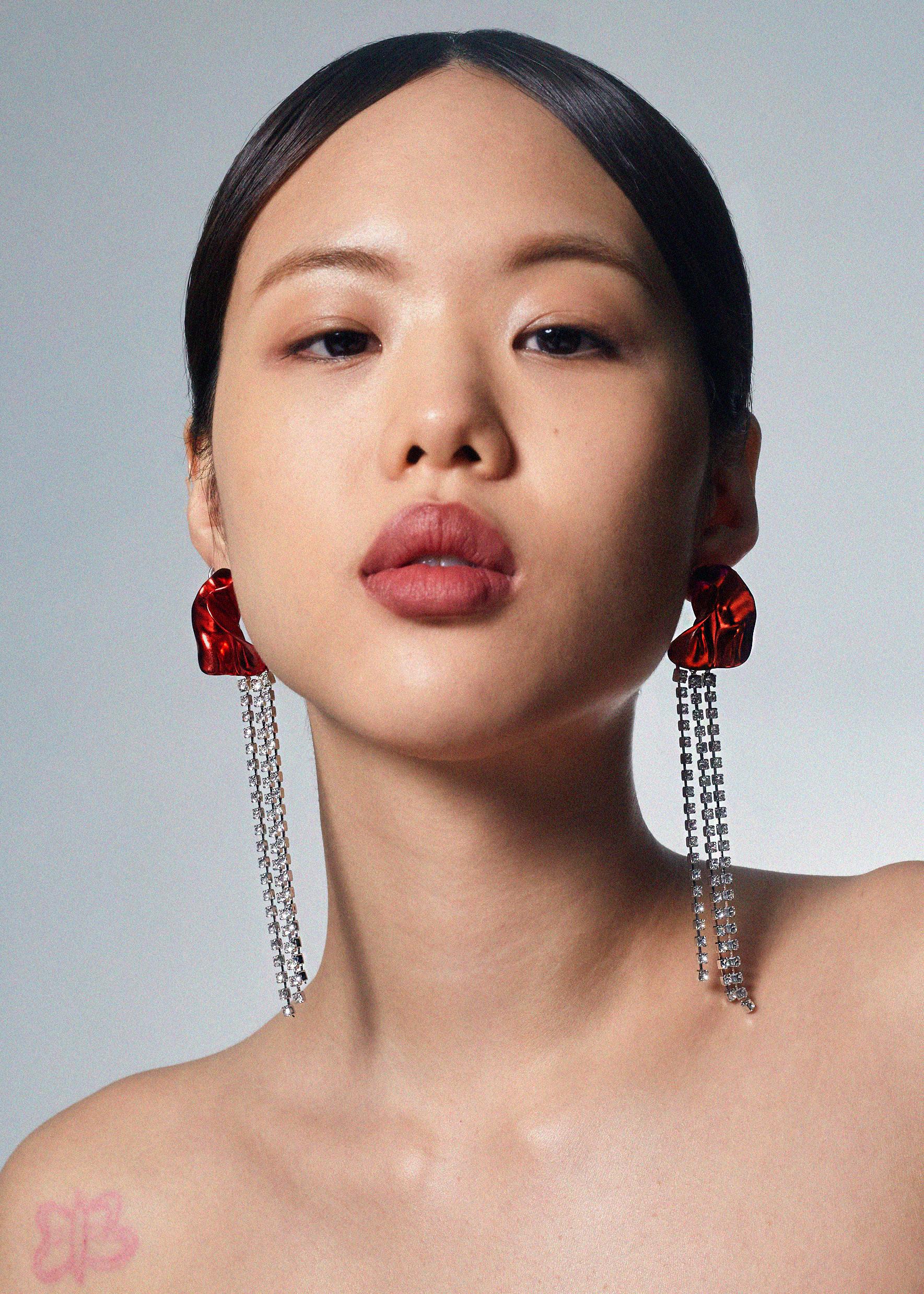 The Georgia crystal-embellished earrings from Sterling King feature a sculptural shape embellished with cascading clear crystals. Inspired by the works of Georgia O'Keeffe, these floral-inspired earrings are finished with vibrant red ceramic