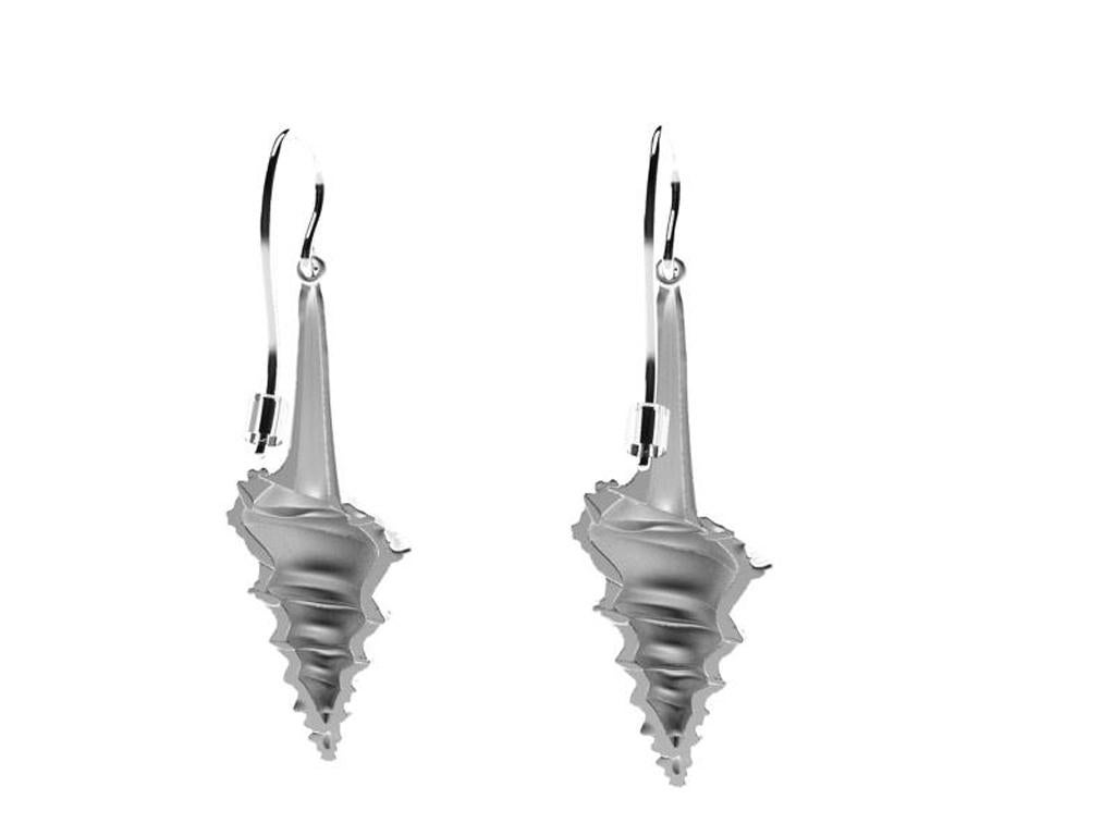 Pendants d'oreilles longs en forme de coquillage en argent sterling Neuf - En vente à New York, NY