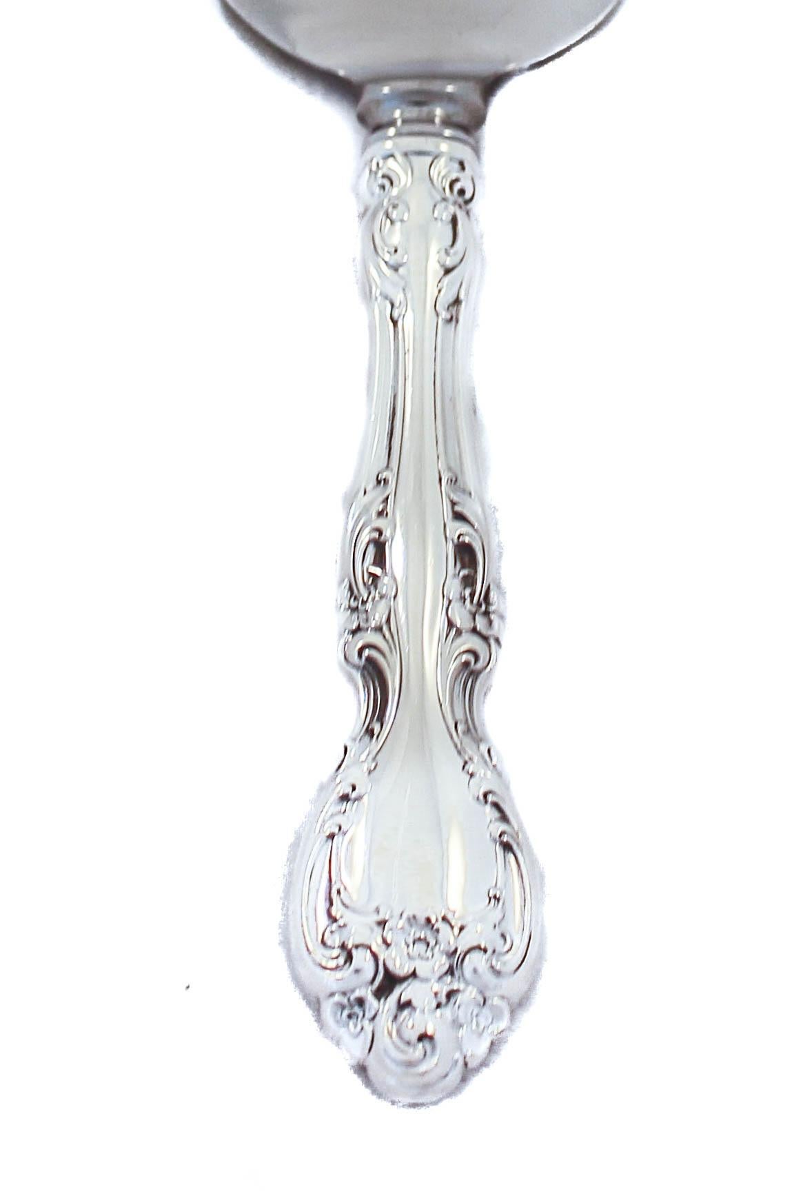 Being offered is a sterling silver server in the Lorraine pattern by Gorham Silversmiths. The handle is scalloped and has flowers around the top and sides. Great for desserts or anything else you want to serve.