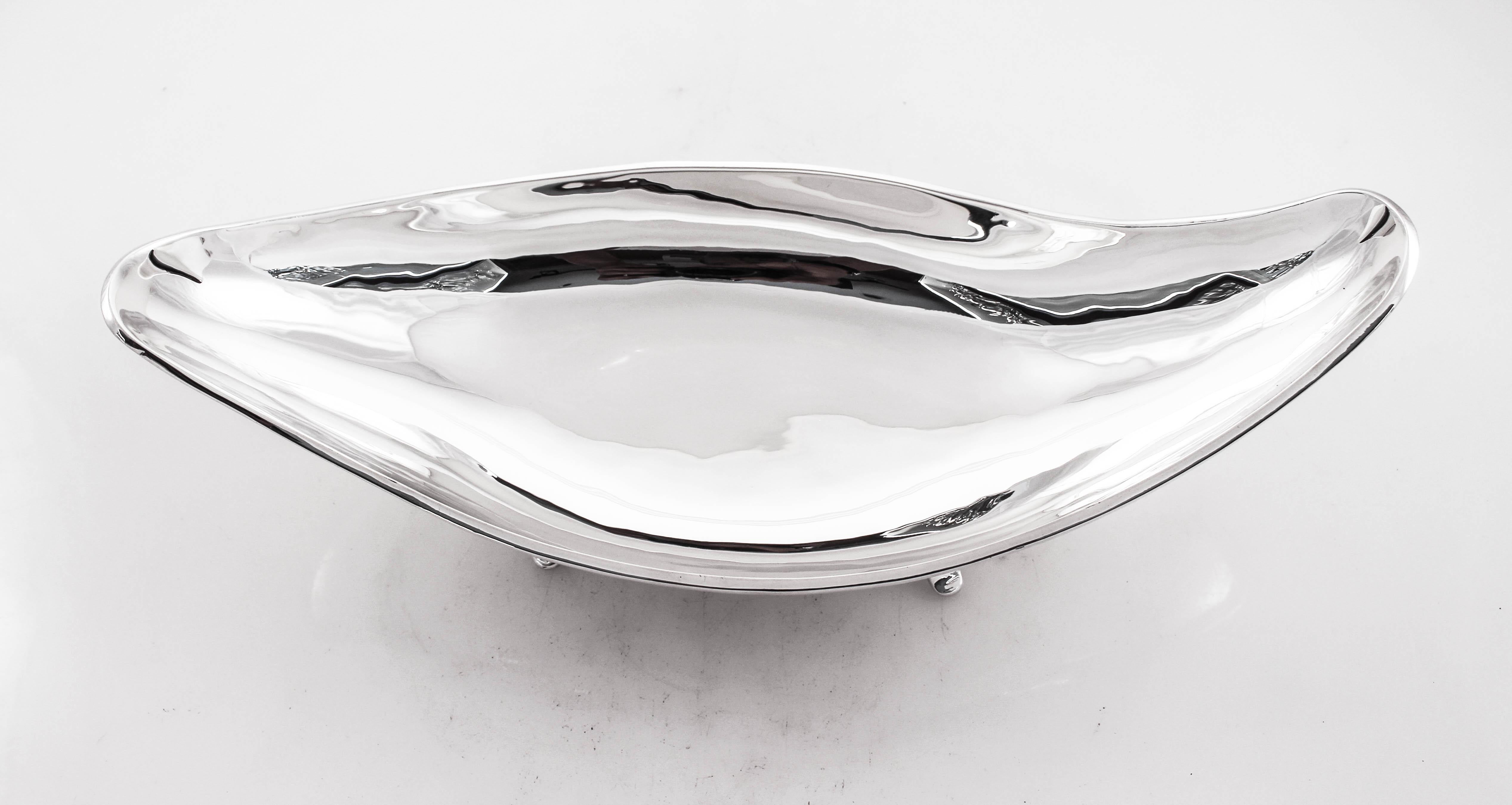 We proudly offer this sterling silver modernism dish from 1960. Midcentury design and the modernist movement mix beautifully together in this piece. It has a fluted shape and flares out on different sides. It stands on four feet and is raised off