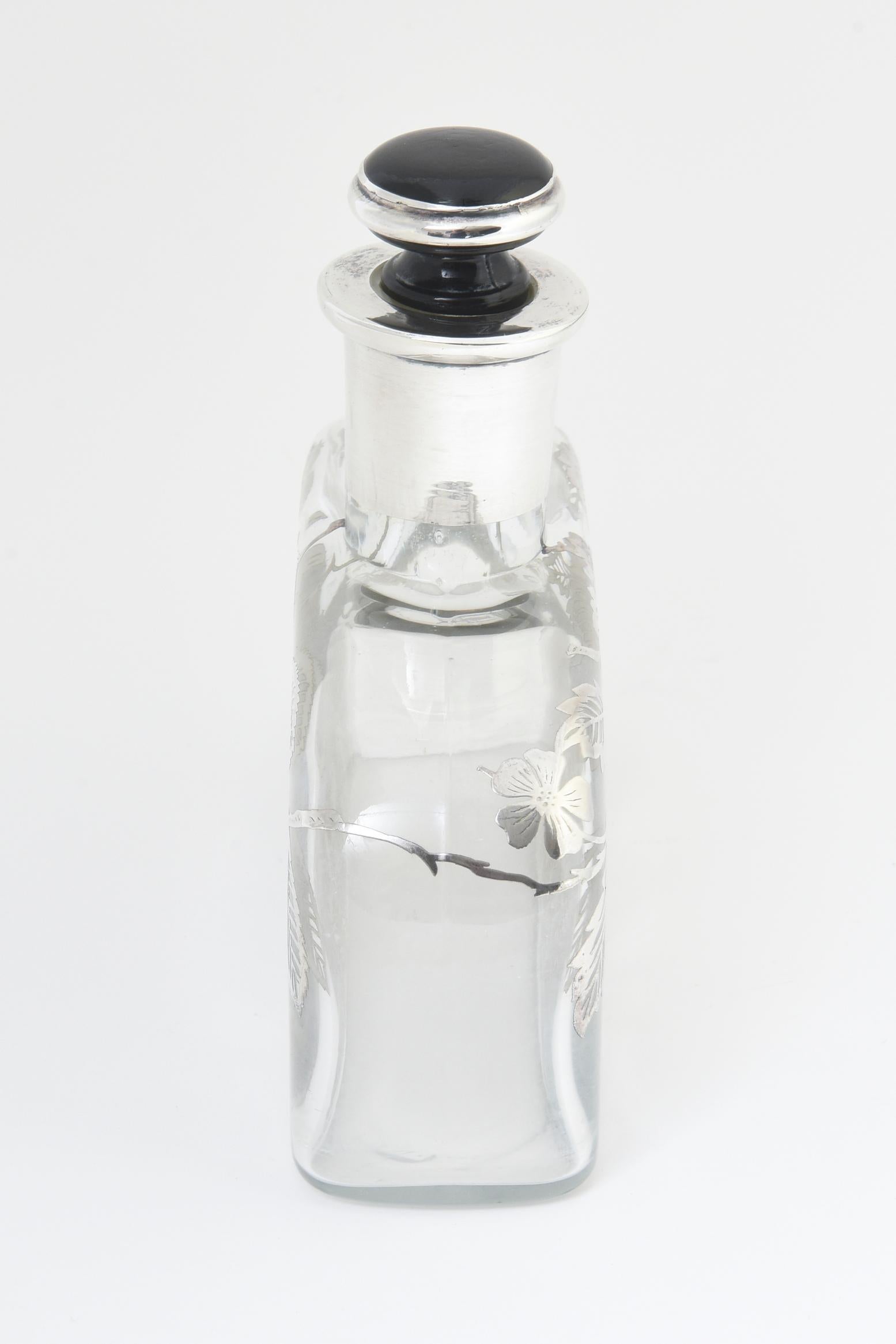 Sterling Overlay Parfümflasche und Tablett (Glas) im Angebot