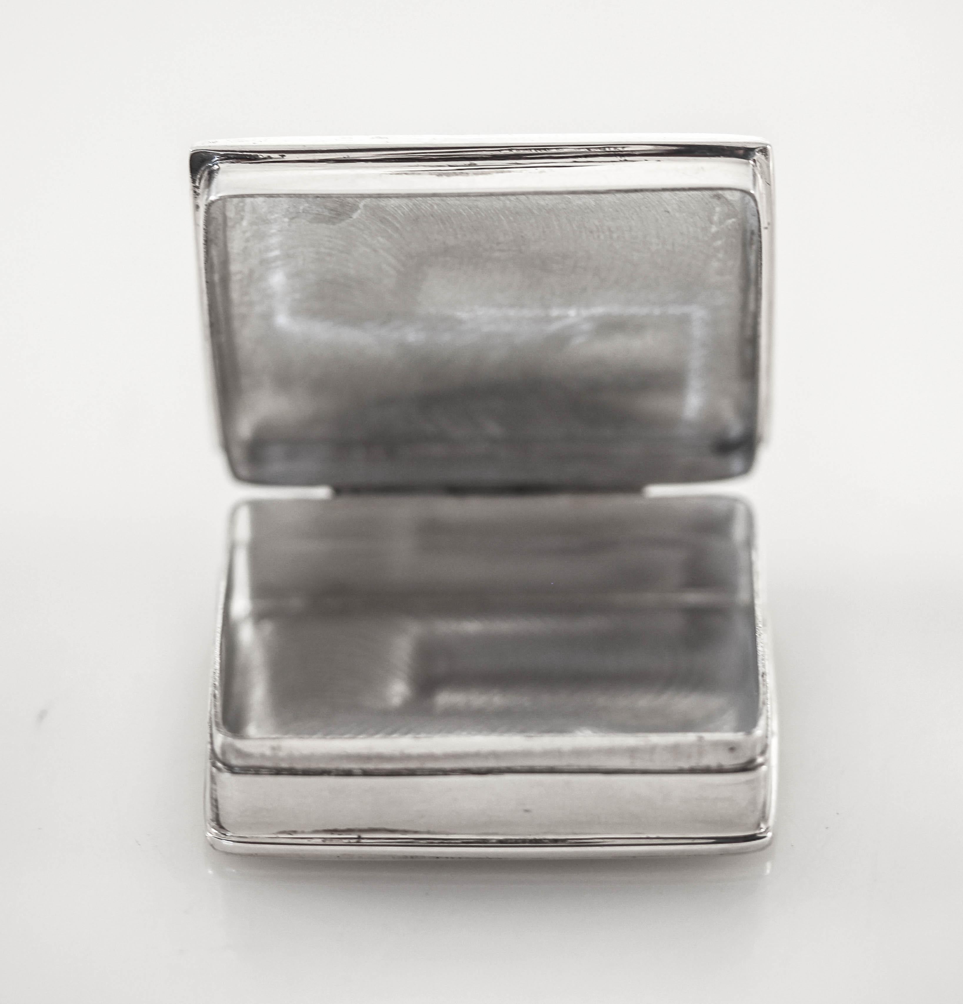 We are delighted to offer this sterling silver English pillbox. The lid is made of sterling and has an enamel cameo design. Two hounds are seen next to each other. In the background hills and an outdoor sporting event. The perfect gift for that