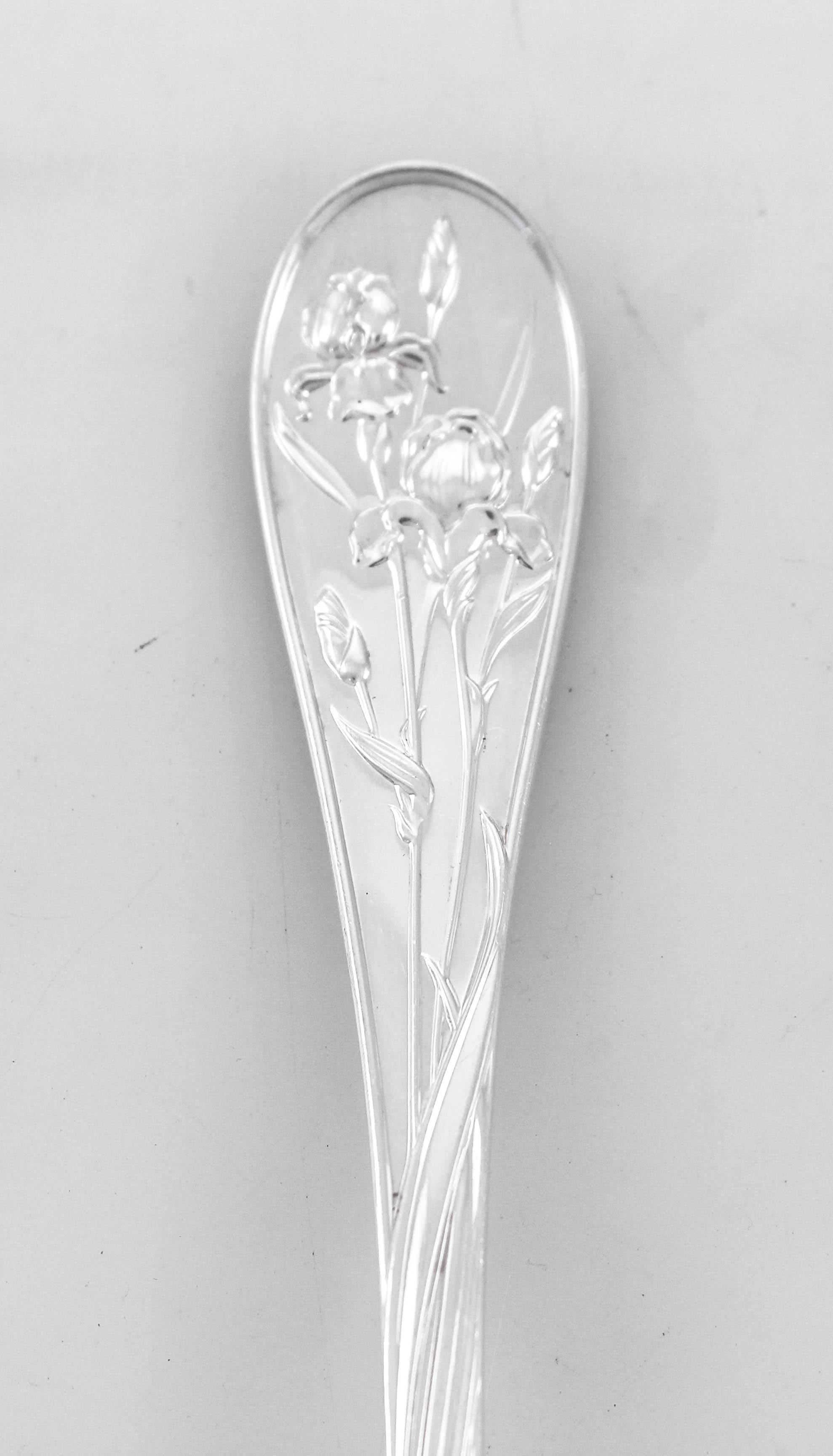 Late 20th Century Sterling Quintessence Server For Sale