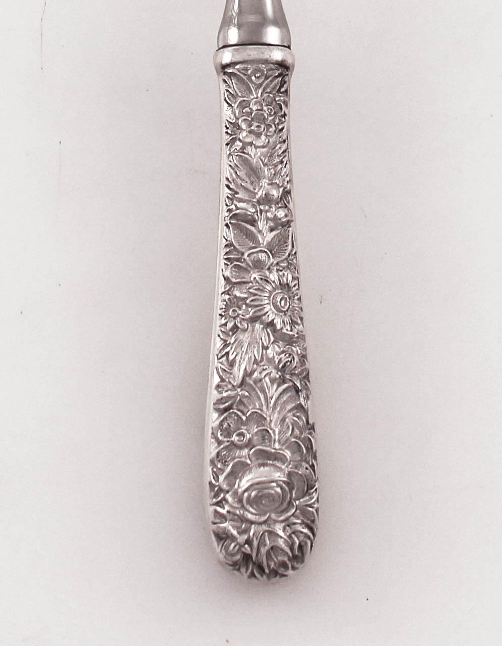 Cuchara Repoussé de Esterlina en Nuevo estado para la venta en Brooklyn, NY