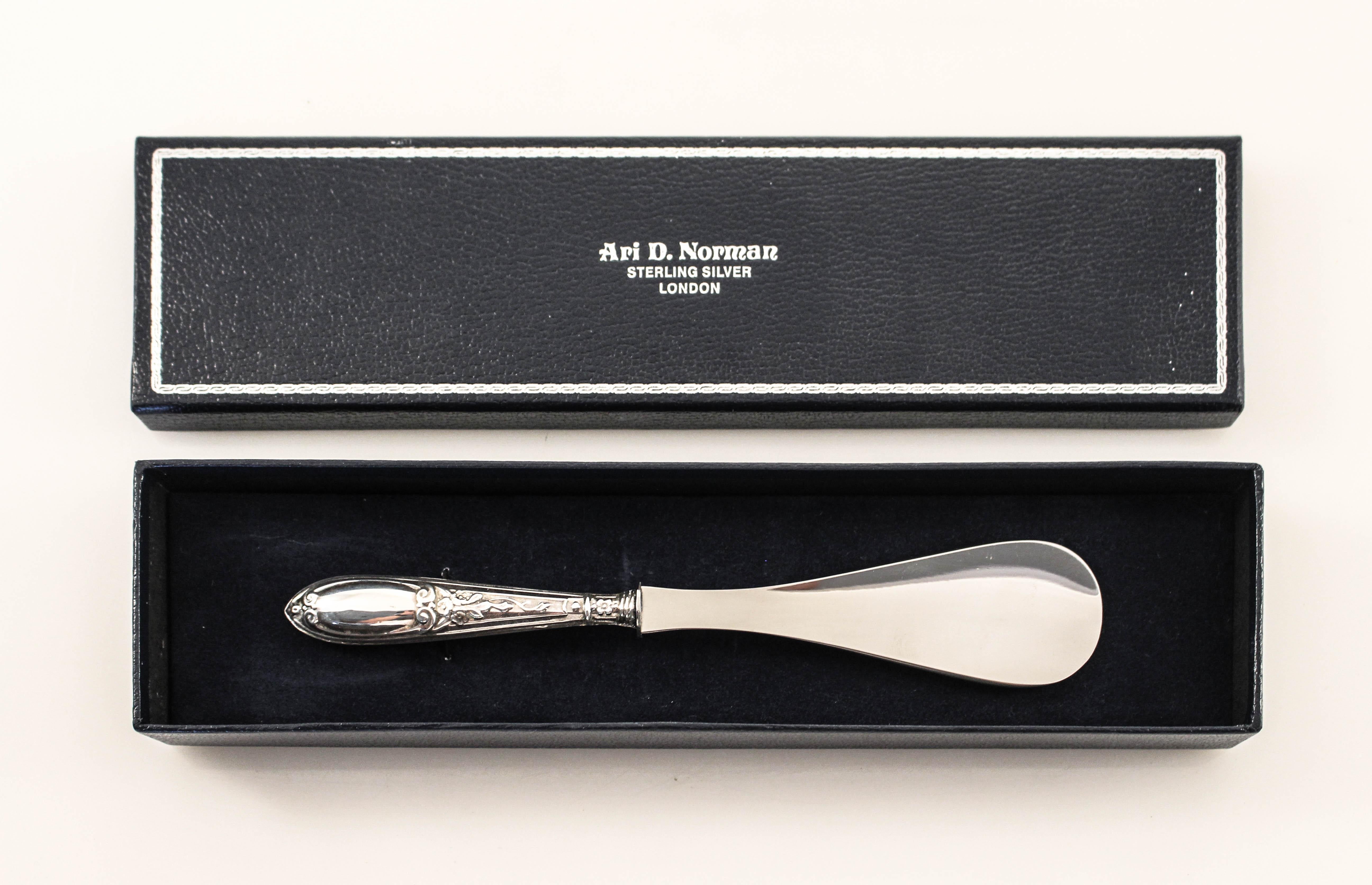 Sterling Shoehorn In New Condition For Sale In Brooklyn, NY