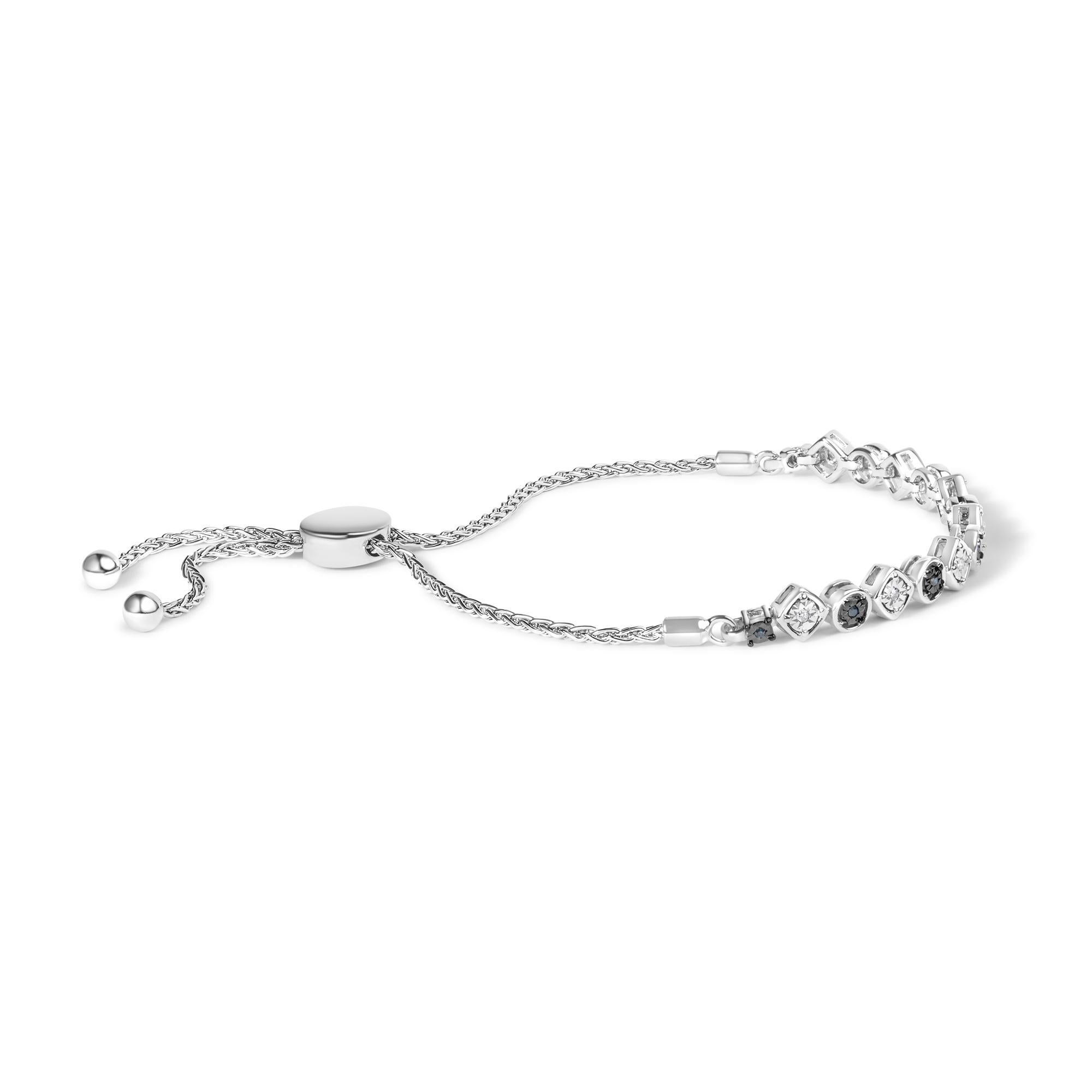 Immergiti nel fascino scintillante di un bracciale in argento 925 ornato da una sinfonia di diamanti blu e bianchi alternati, che brillano come stelle nel cielo notturno. Realizzato meticolosamente, questo pezzo presenta diamanti naturali con colore