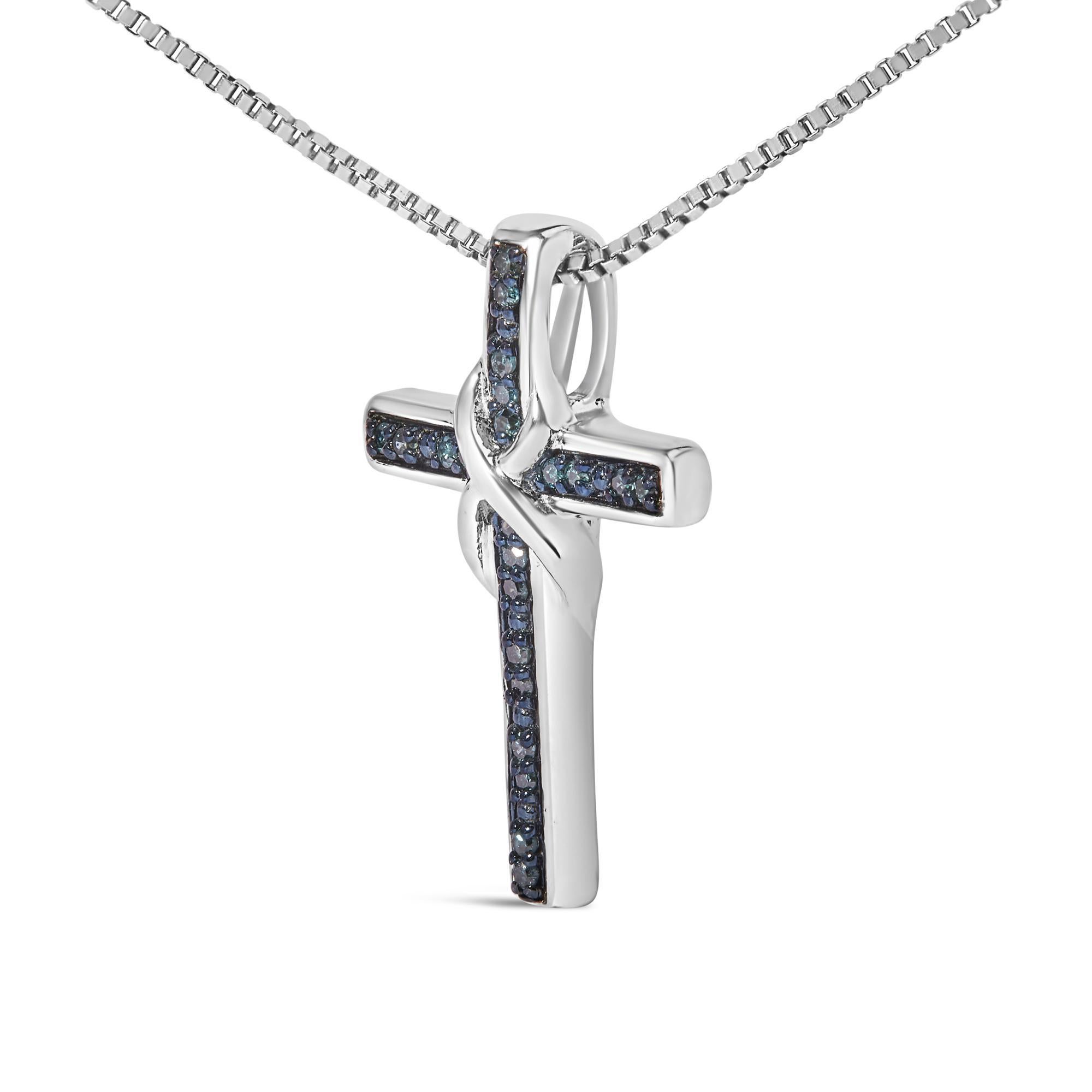 Moderno Collana con ciondolo a forma di croce intarsiata con diamanti blu in argento Sterling 1/10 Cttw e nastro