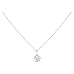 Halskette mit Blumenanhänger aus Sterlingsilber und einem Diamanten von 1/10 Cttw
