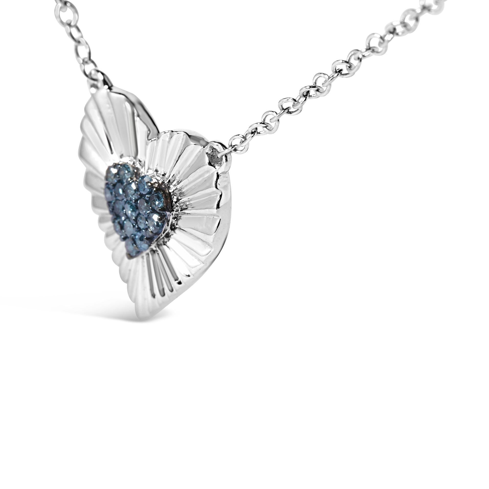 Moderne Collier pendentif cœur en argent sterling avec diamants bleus traités de 1/10 ct. pt.