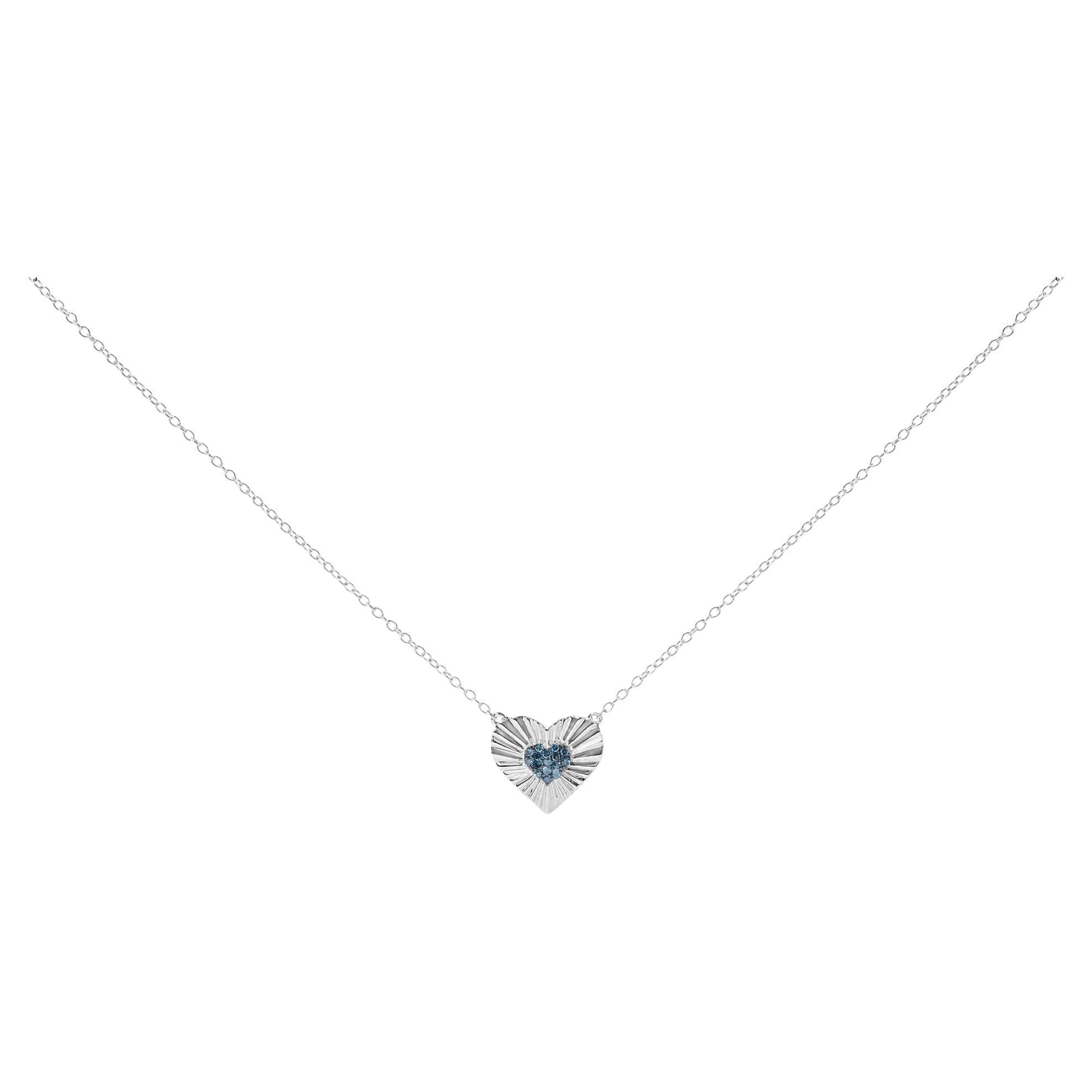 Collier pendentif cœur en argent sterling avec diamants bleus traités de 1/10 ct. pt.