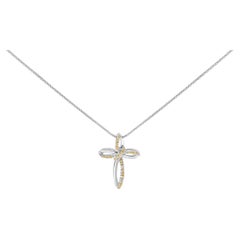 Collana con ciondolo a forma di nastro e croce in argento sterling con diamanti gialli da 1/10 Cttw