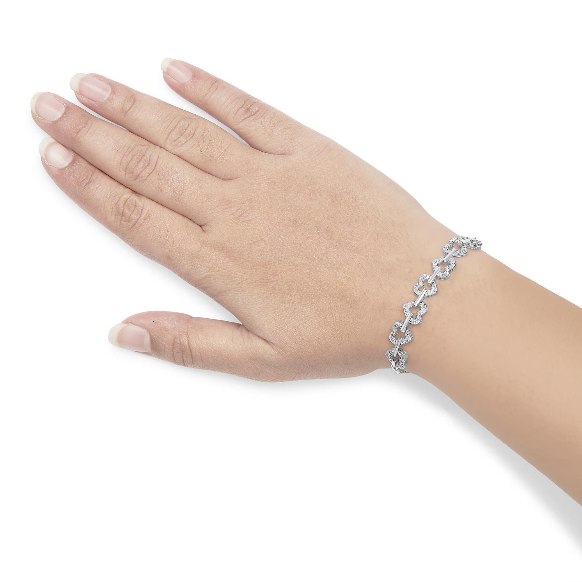 Taille ronde Bracelet Bolo ajustable en argent Sterling 1/2 Cttw Diamond Alternating Heart Link Link en vente