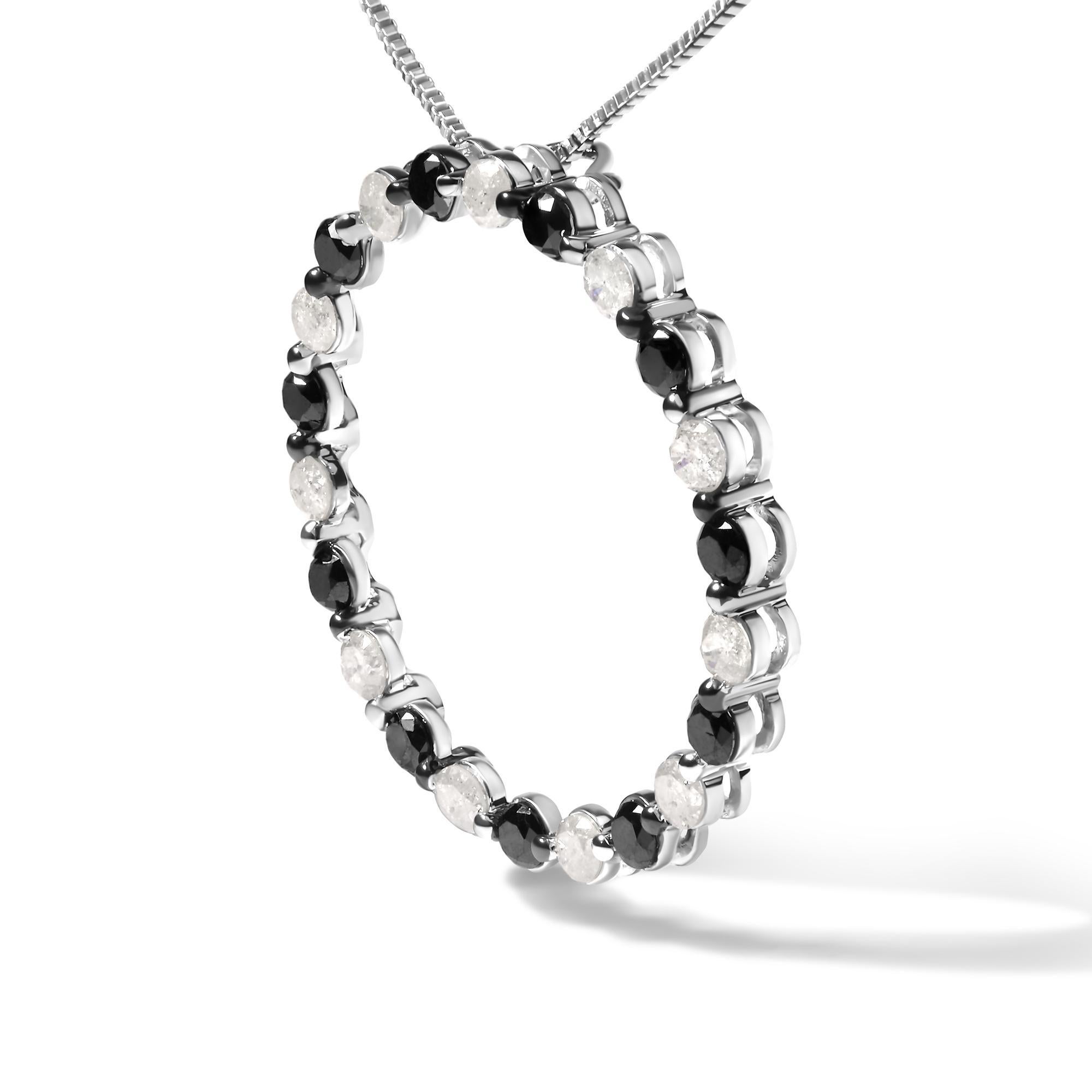 Moderno Collana a cerchio in argento sterling con diamanti trattati bianchi e neri da 1 3/4 Cttw in vendita