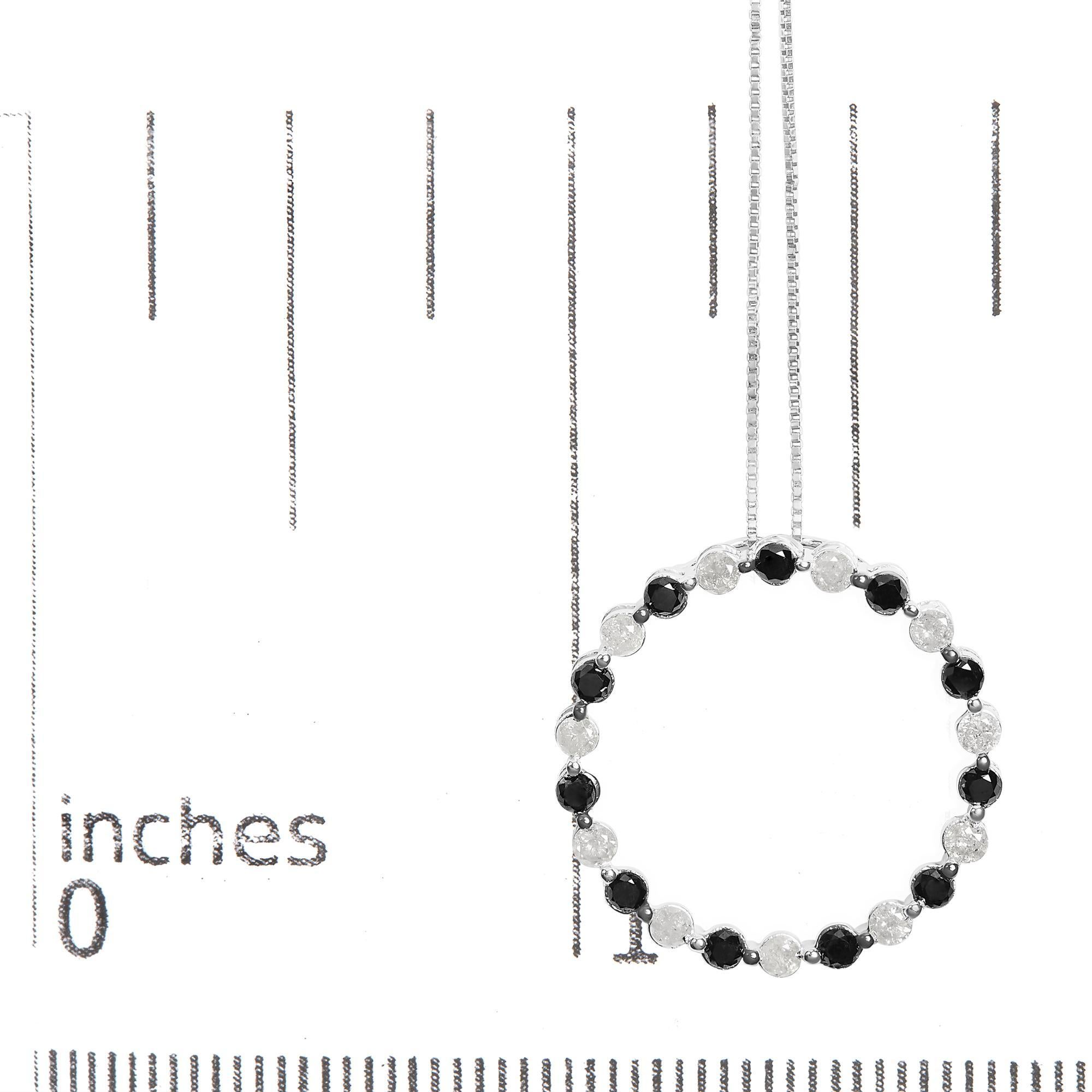 Collana a cerchio in argento sterling con diamanti trattati bianchi e neri da 1 3/4 Cttw In condizioni Nuovo in vendita a New York, NY