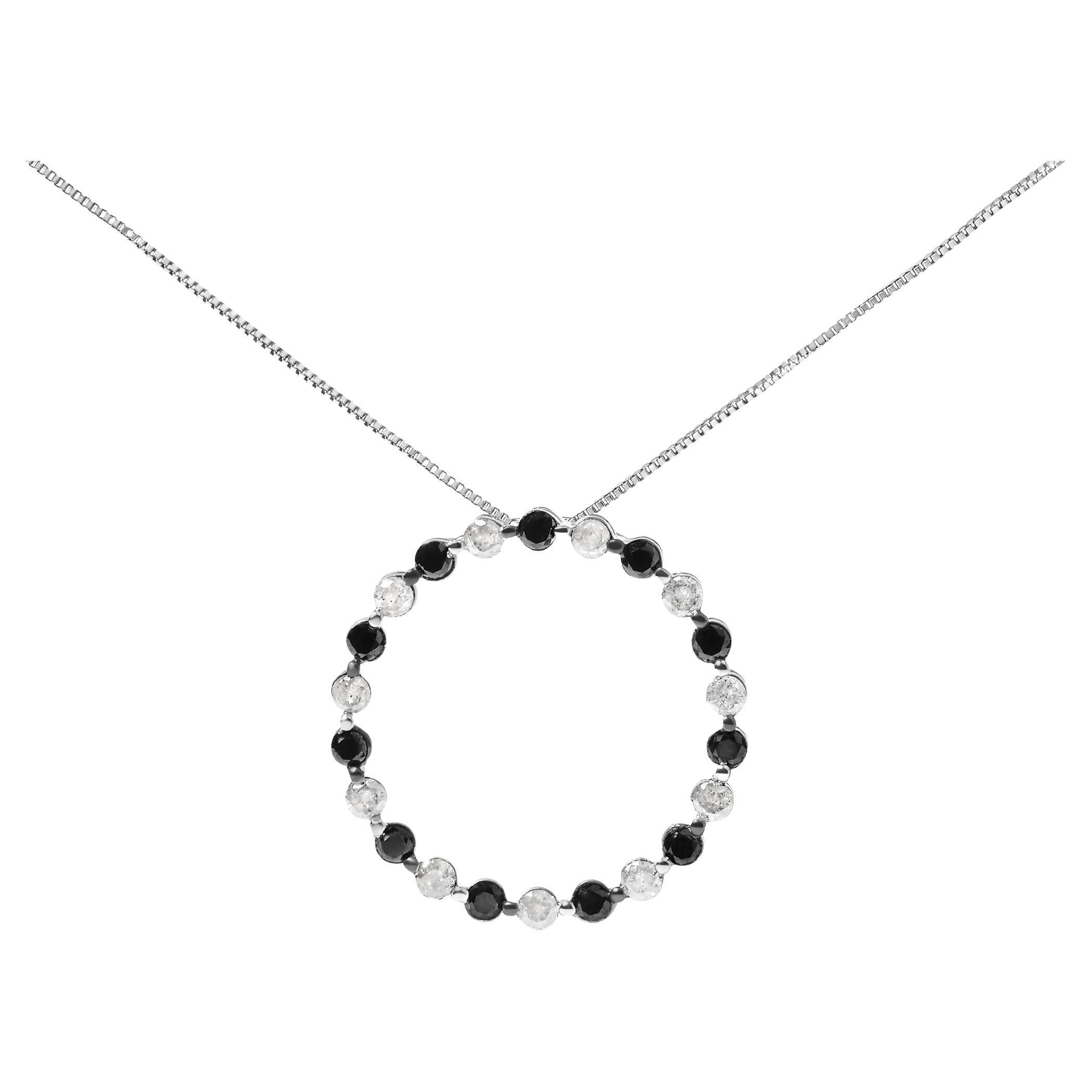 Collana a cerchio in argento sterling con diamanti trattati bianchi e neri da 1 3/4 Cttw
