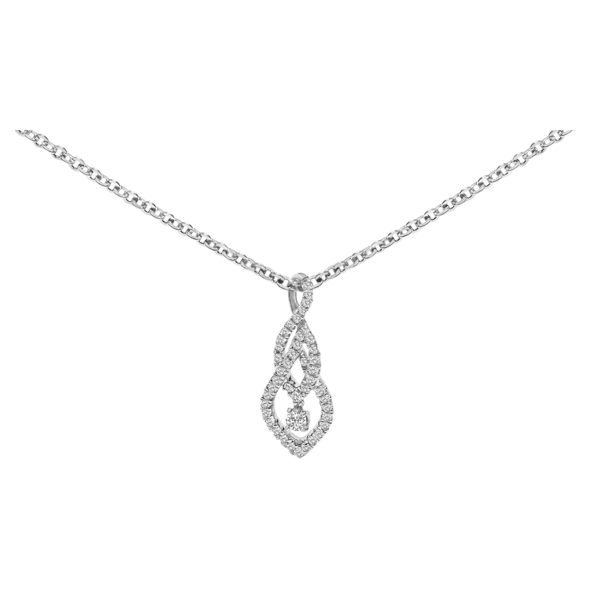 Collar con colgante en forma de lágrima con diseño en espiral y diamantes de 1/3 Cttw en plata de ley