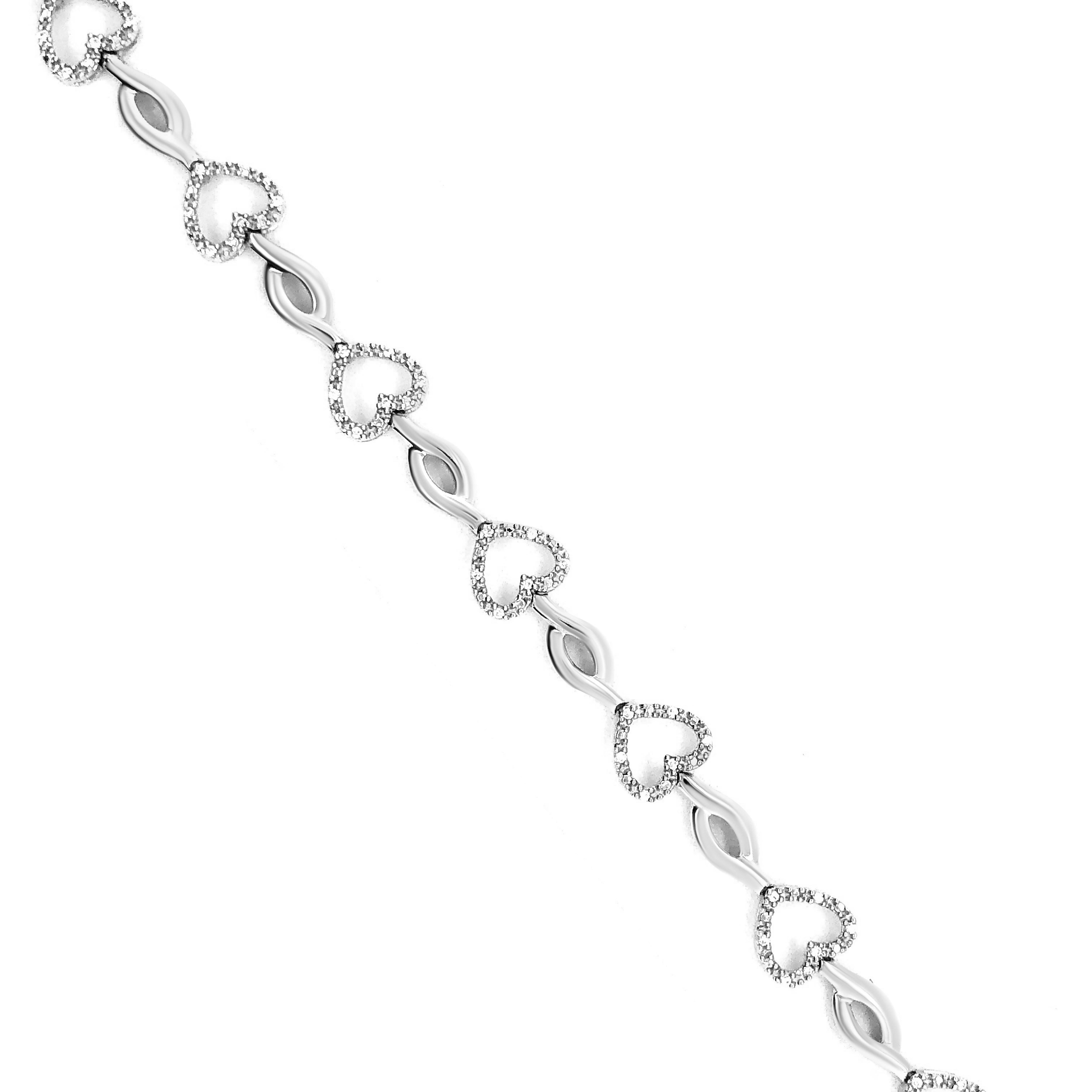 Contemporary Sterling Silver 1/4 Ct Round-Cut Diamond Alternating Heart & Leaf Link Bracelet For Sale