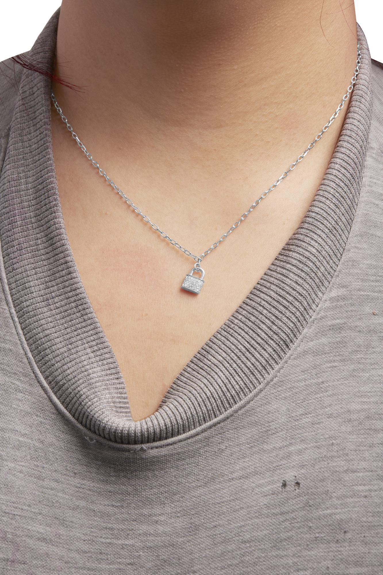 Collana con ciondolo in argento sterling da 1/4 di carato con catena a graffetta In condizioni Nuovo in vendita a New York, NY