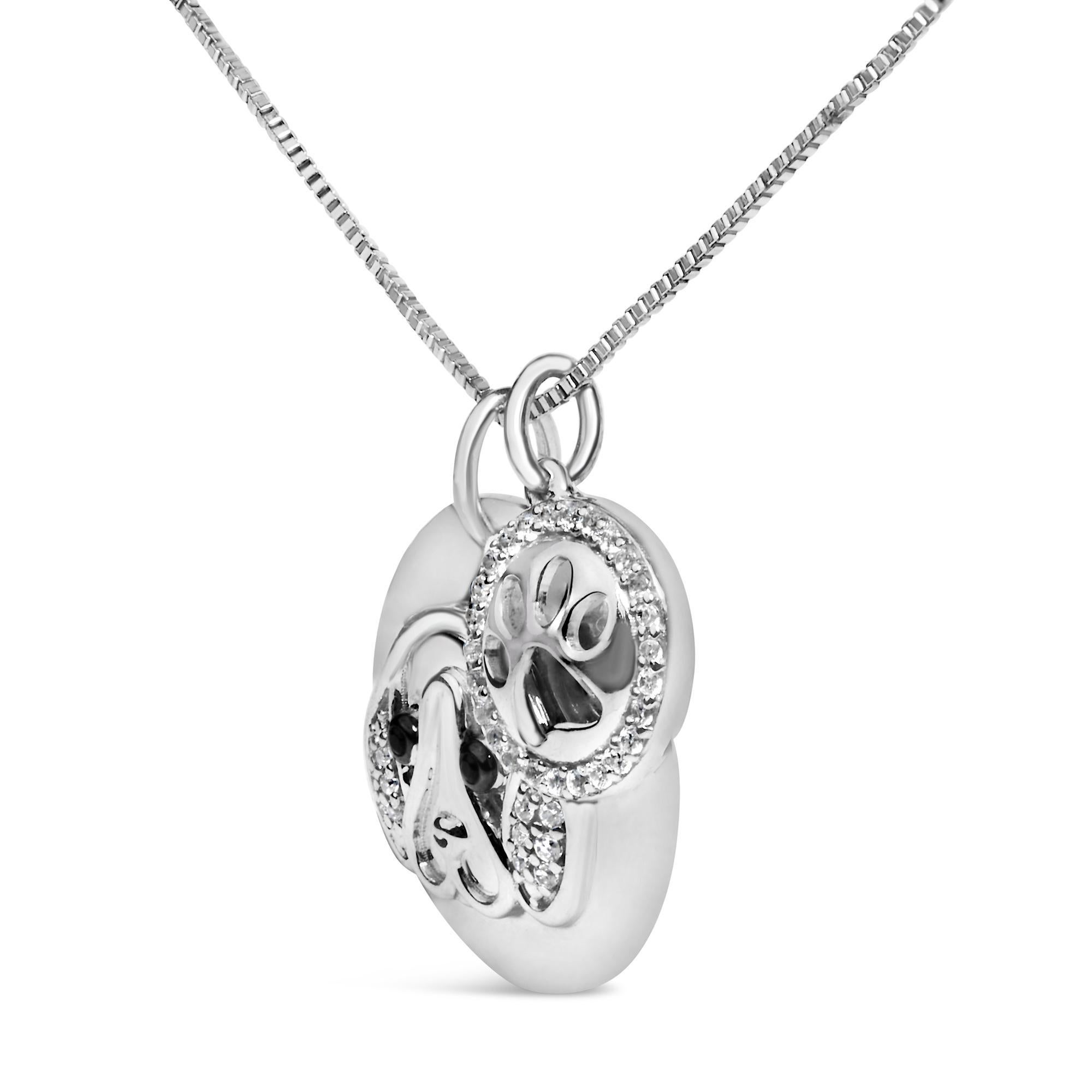 Moderno Collana con medaglione di cane beagle in argento sterling con diamanti bianchi e neri da 1/5 Cttw in vendita