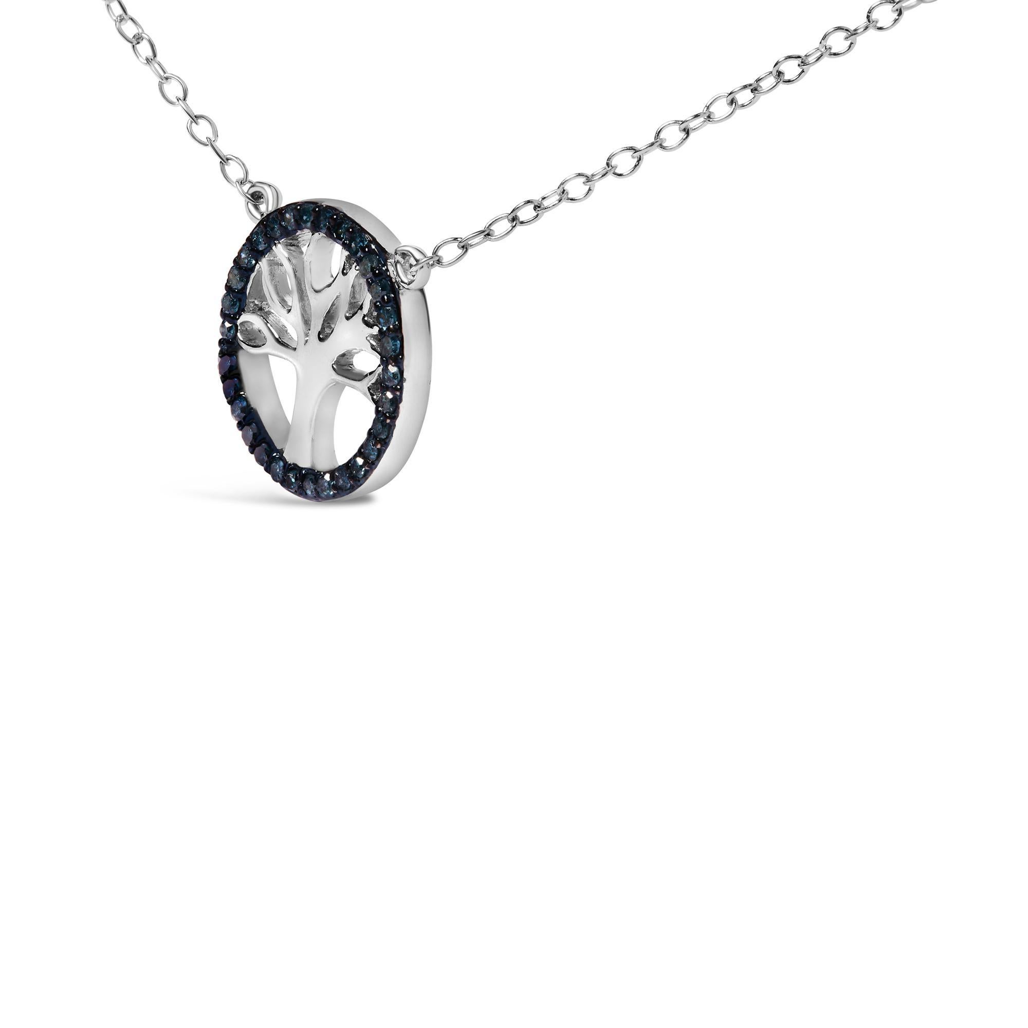 Moderno Collana con ciondolo a forma di albero della vita e cerchio in argento sterling con diamante blu da 1/6 cttw in vendita