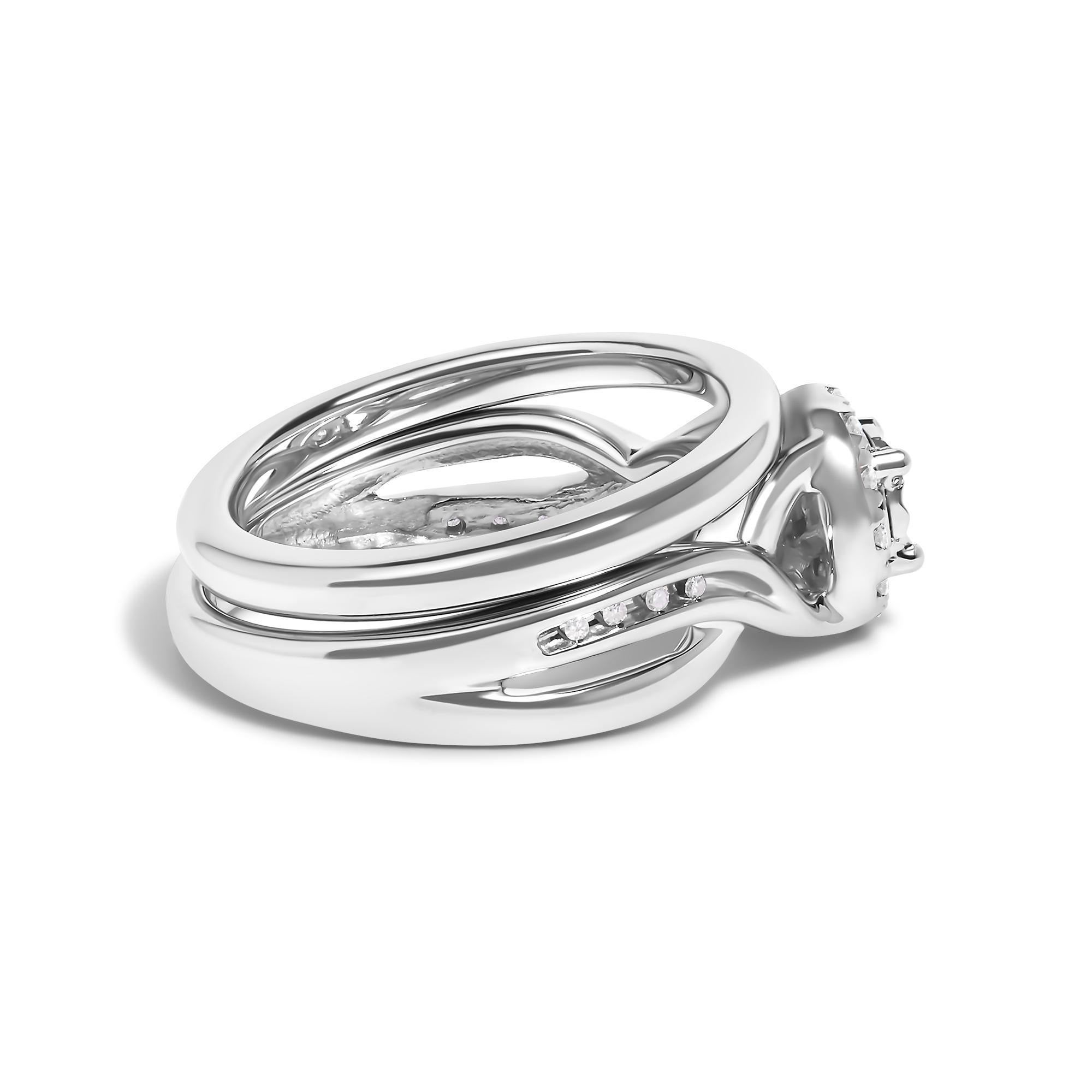 Plongez dans l'allure d'une élégance intemporelle avec cet ensemble de bagues de fiançailles et d'alliances en argent sterling .925. Des diamants naturels totalisant 1/7 carat scintillent d'une couleur I-J et d'une pureté I3, créant un spectacle de