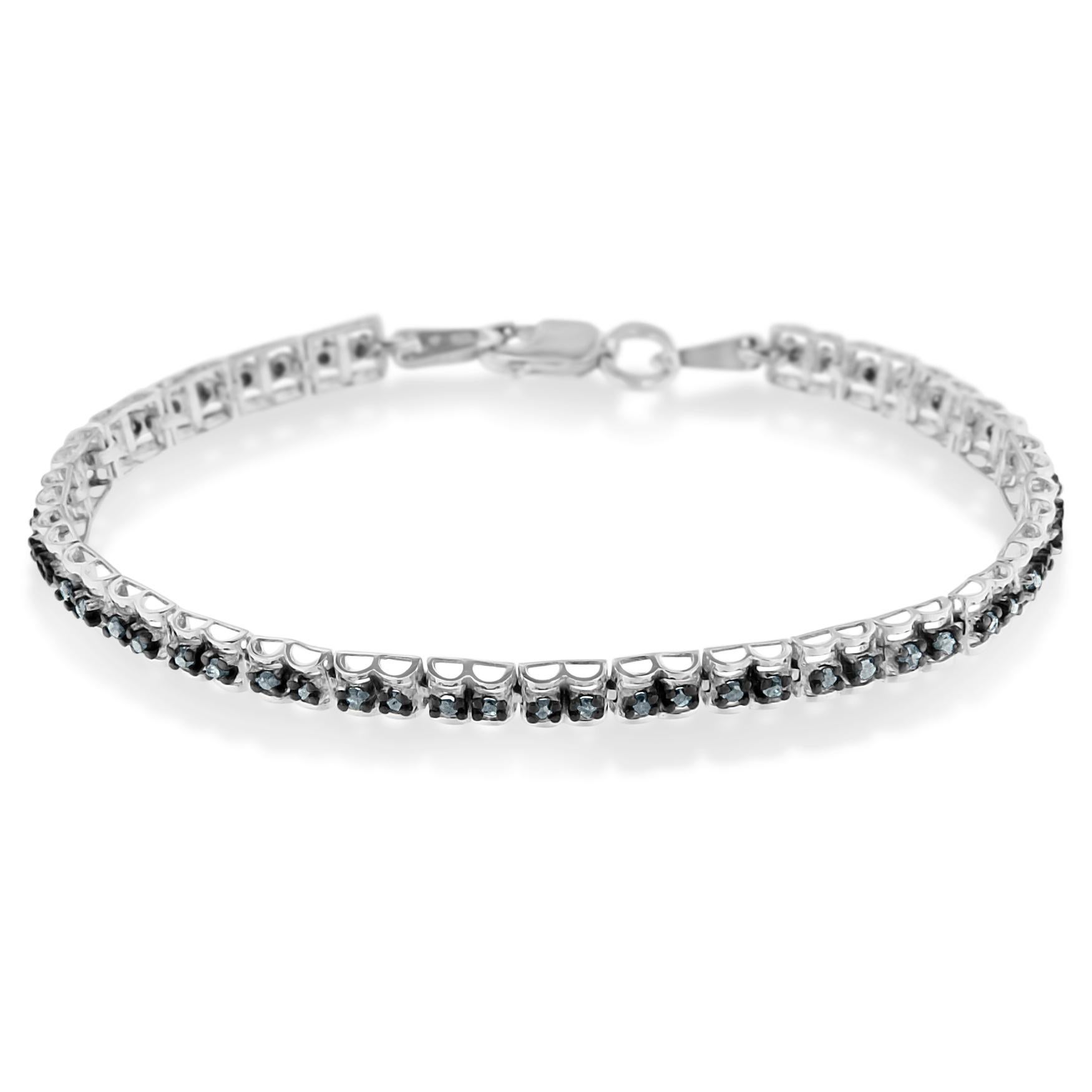 Ajoutez une touche de couleur et d'éclat à votre boîte à bijoux avec ce bracelet tennis en diamant rose à double maillon traité en couleur. Des diamants d'un carat sont élégamment sertis dans de l'argent sterling pour un look haut de gamme. Que vous