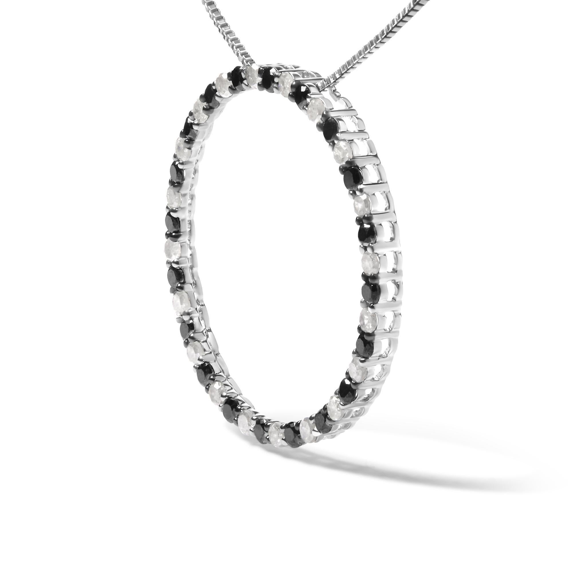 Moderno Collana con ciondolo a cerchio aperto in argento sterling con diamanti bianchi e neri da 1,0 carati in vendita