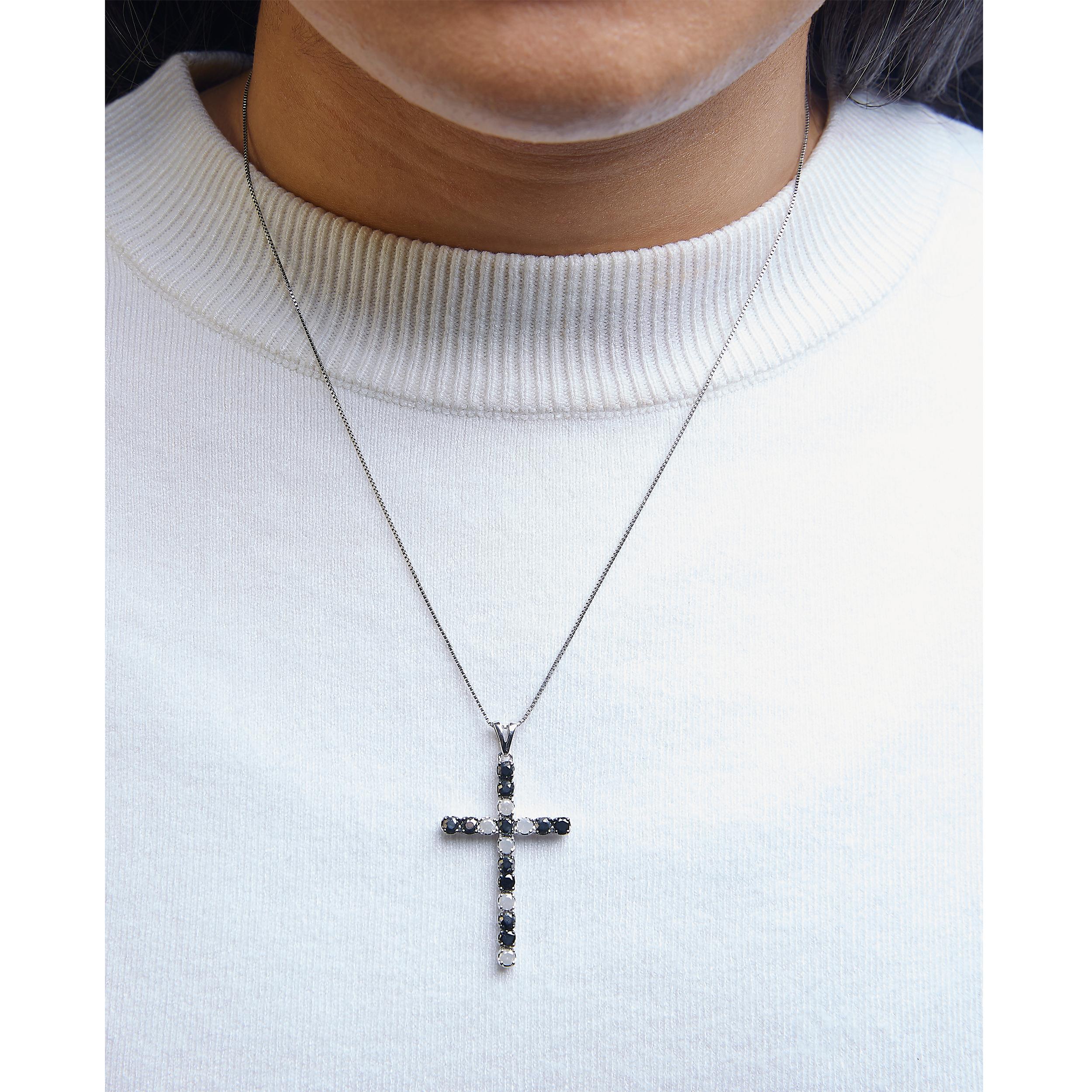 Donna Collana con ciondolo a croce alternata in argento sterling con diamanti bianchi e neri da 1,0 carati in vendita